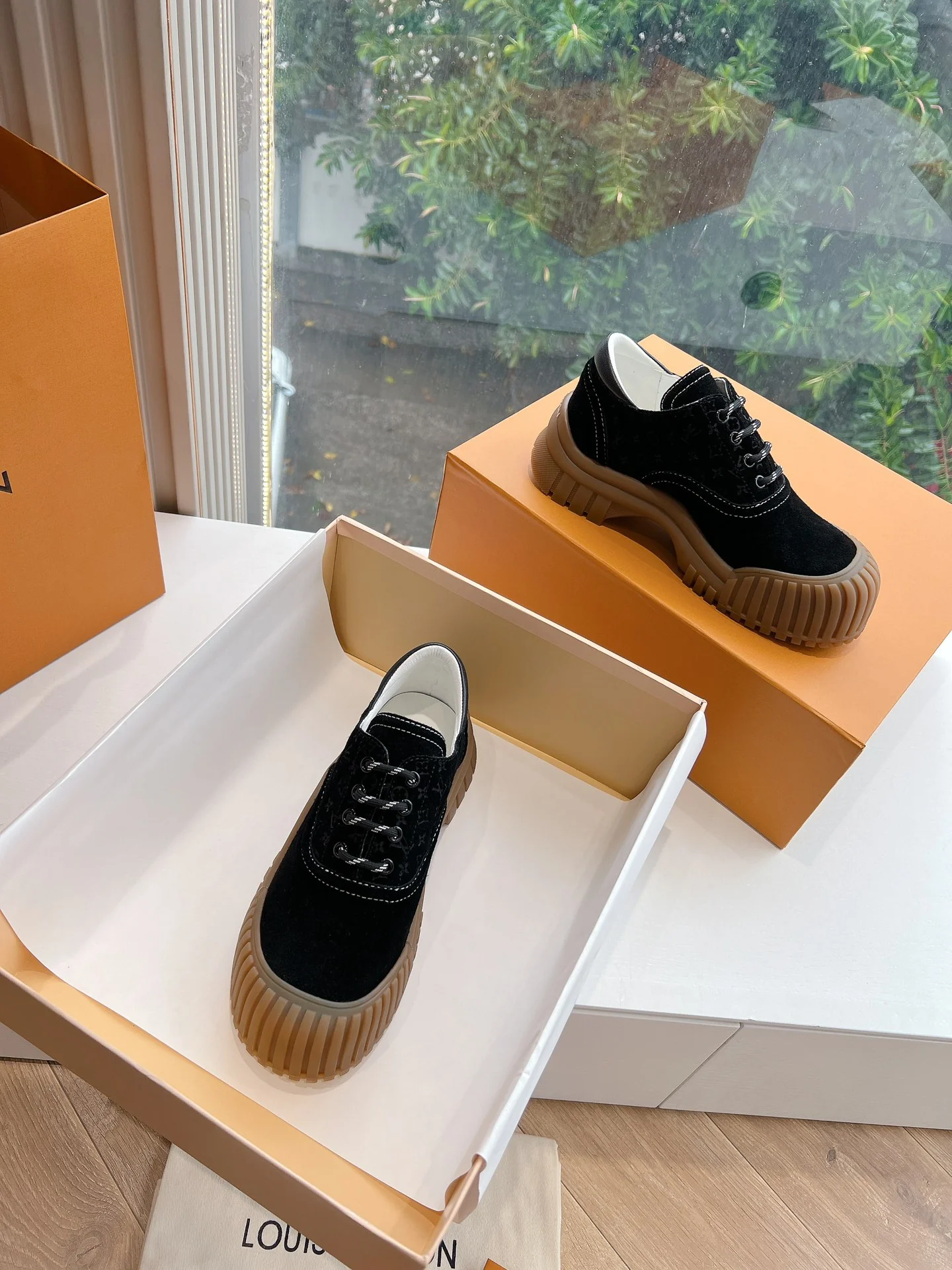 LV-2024 - Повседневная обувь - Черная