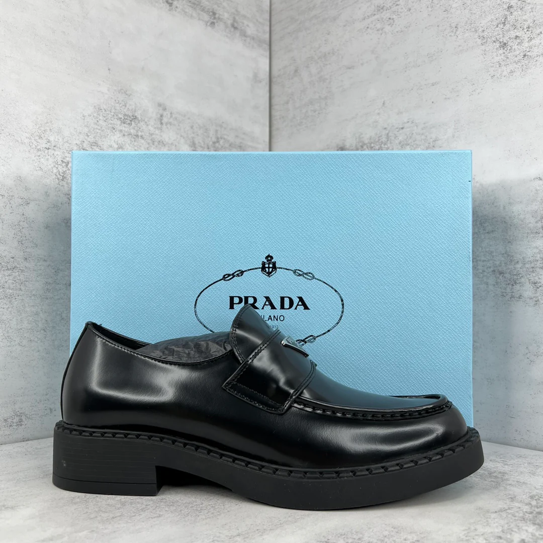 Prada - Новинка начала осени 2022 года - Повседневные лоферы с треугольным логотипом - 2