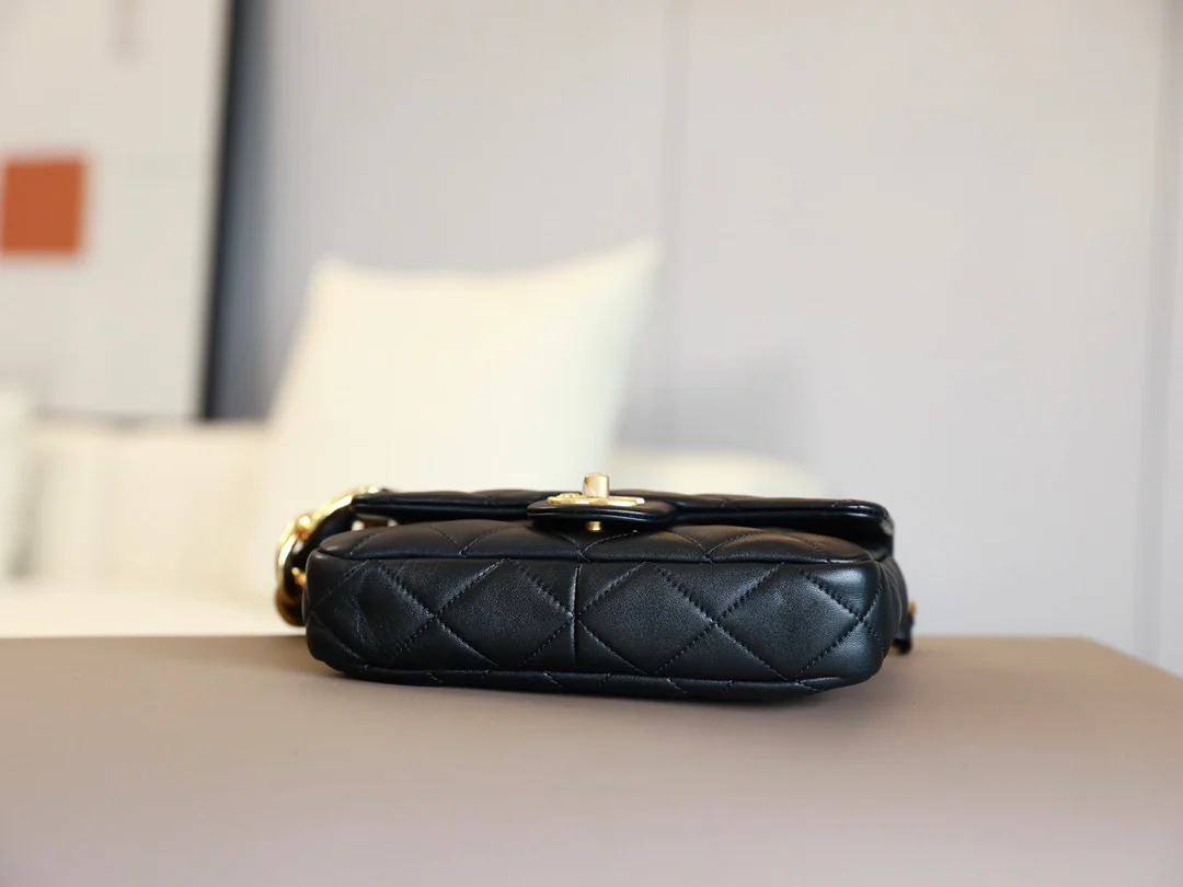Сумка-мессенджер Chanel Retro Underarm Bag