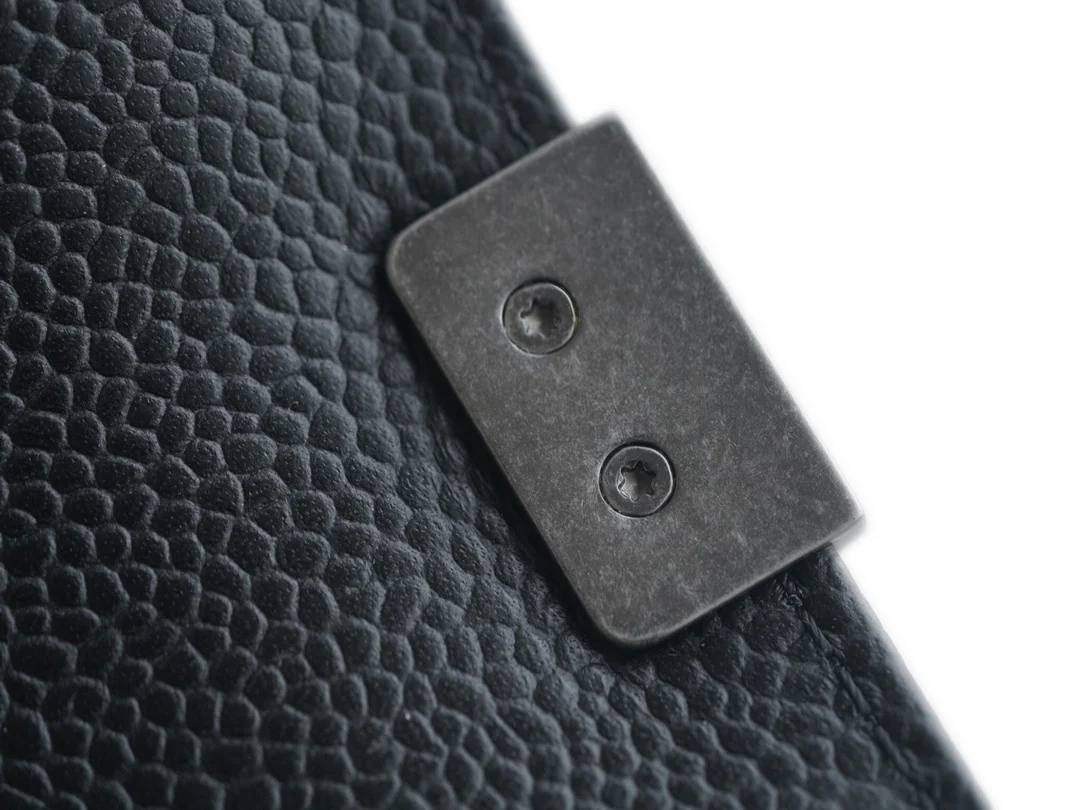 Коллекция Chanel Le Boy - Черная кожа личи, винтажная серебряная пряжка - 20 см