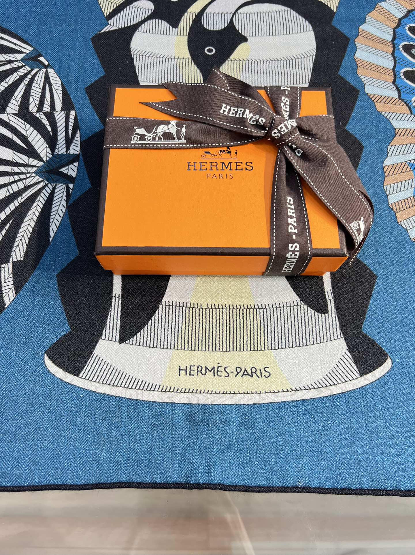 Большой двусторонний бархатный шарф Hermes - 140 см - 003