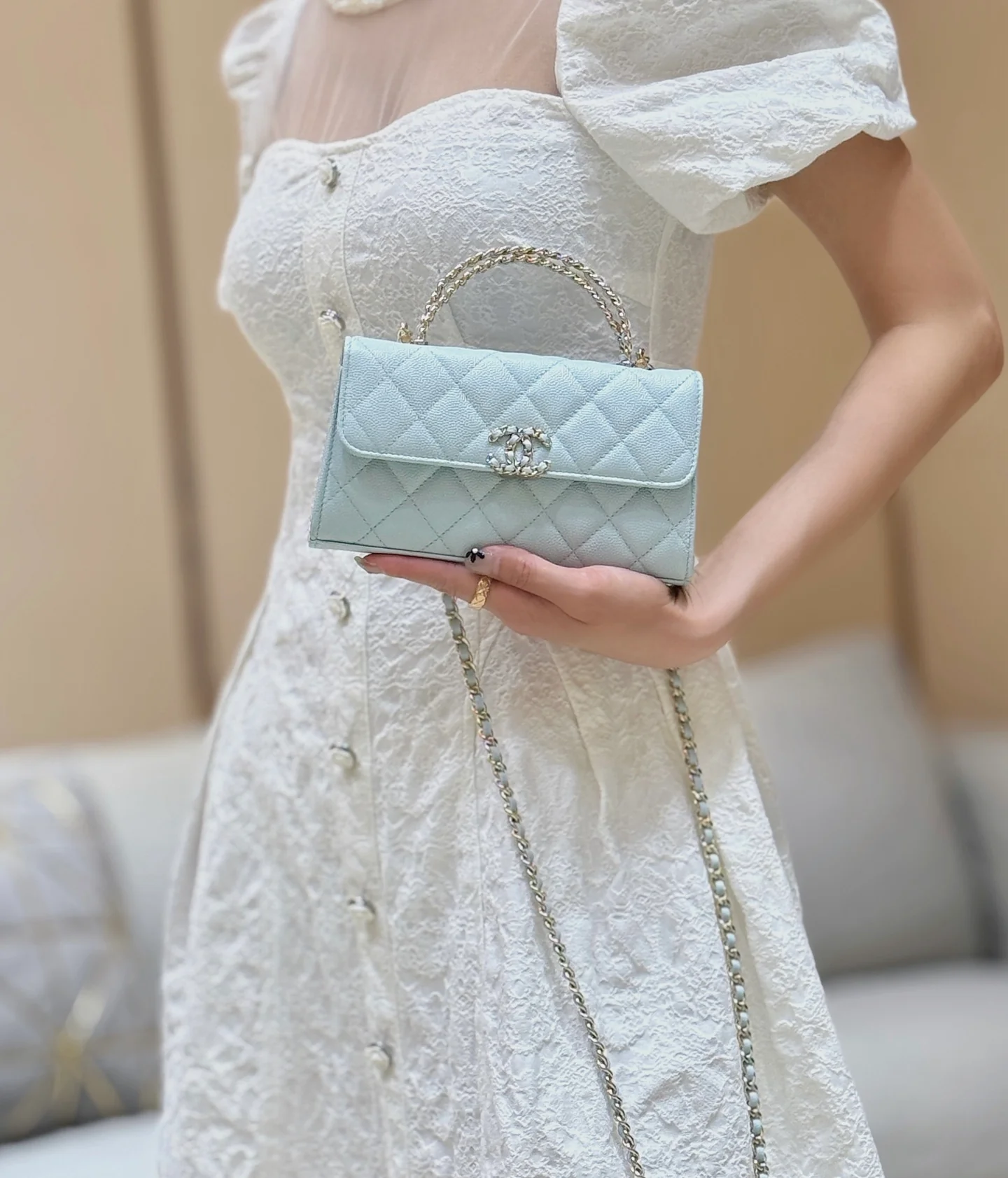 Сумка Chanel 25s Kelly Handle Bag, горизонтальный стиль, нежно-голубой.