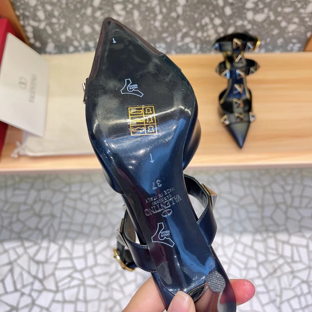 Valentino - Черные сандалии на шпильке