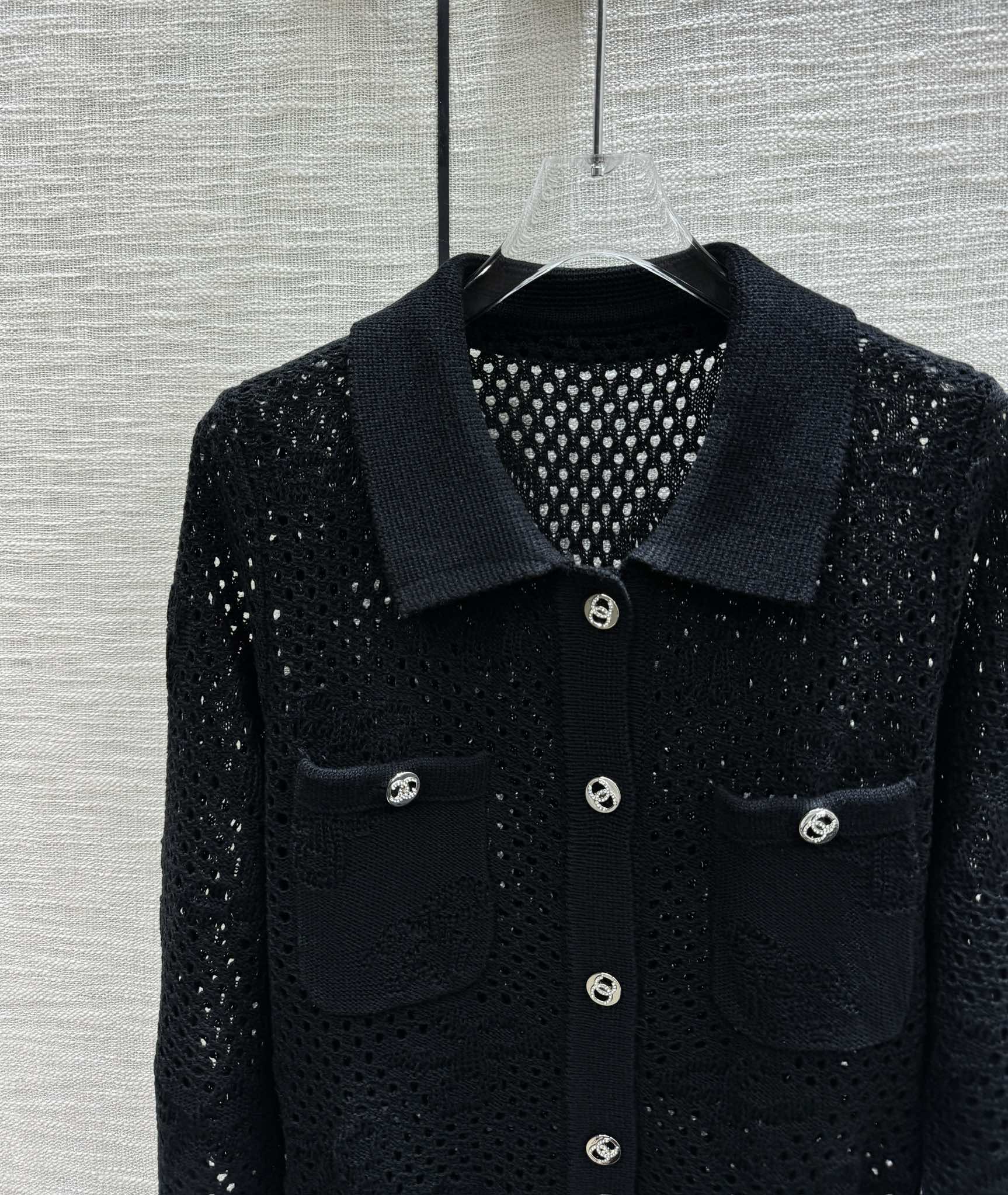 Chanel - 2403-24 Новейший элегантный вязаный комплект ранней весны с ажурным узором - Черный