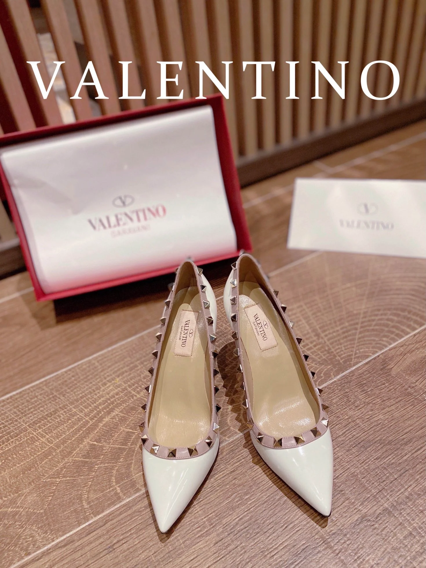 Классические туфли на высоком каблуке Valentino - белые