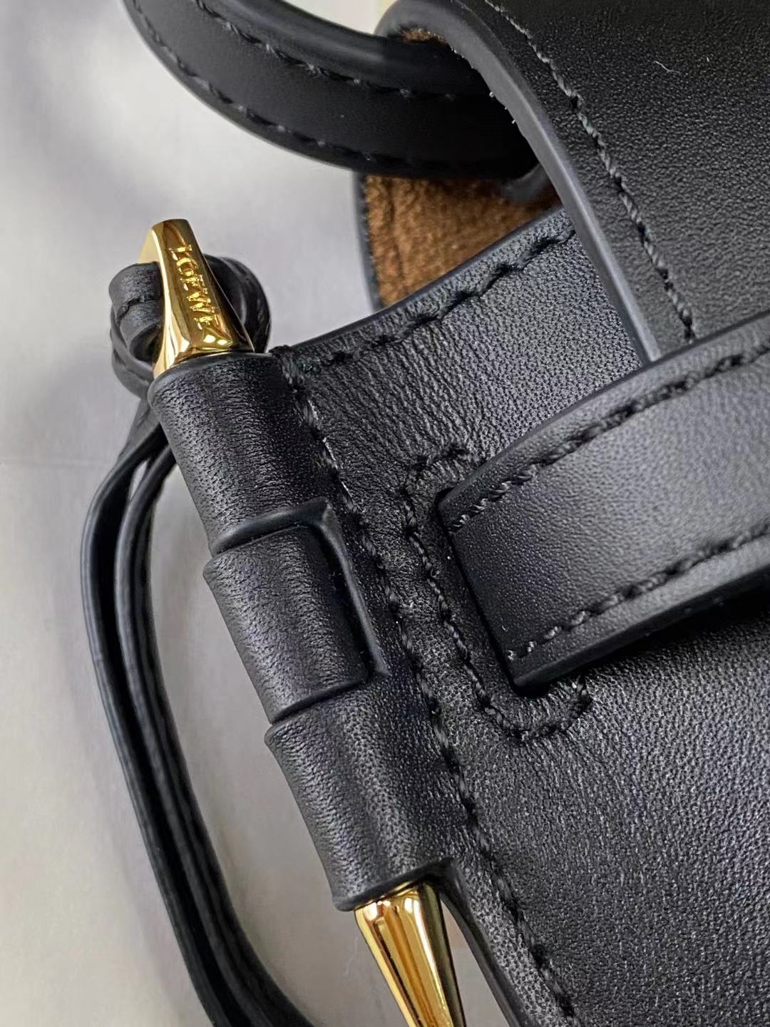 Сумка-седло Loewe-gate Letter с широким плечевым ремнем - мини - 1