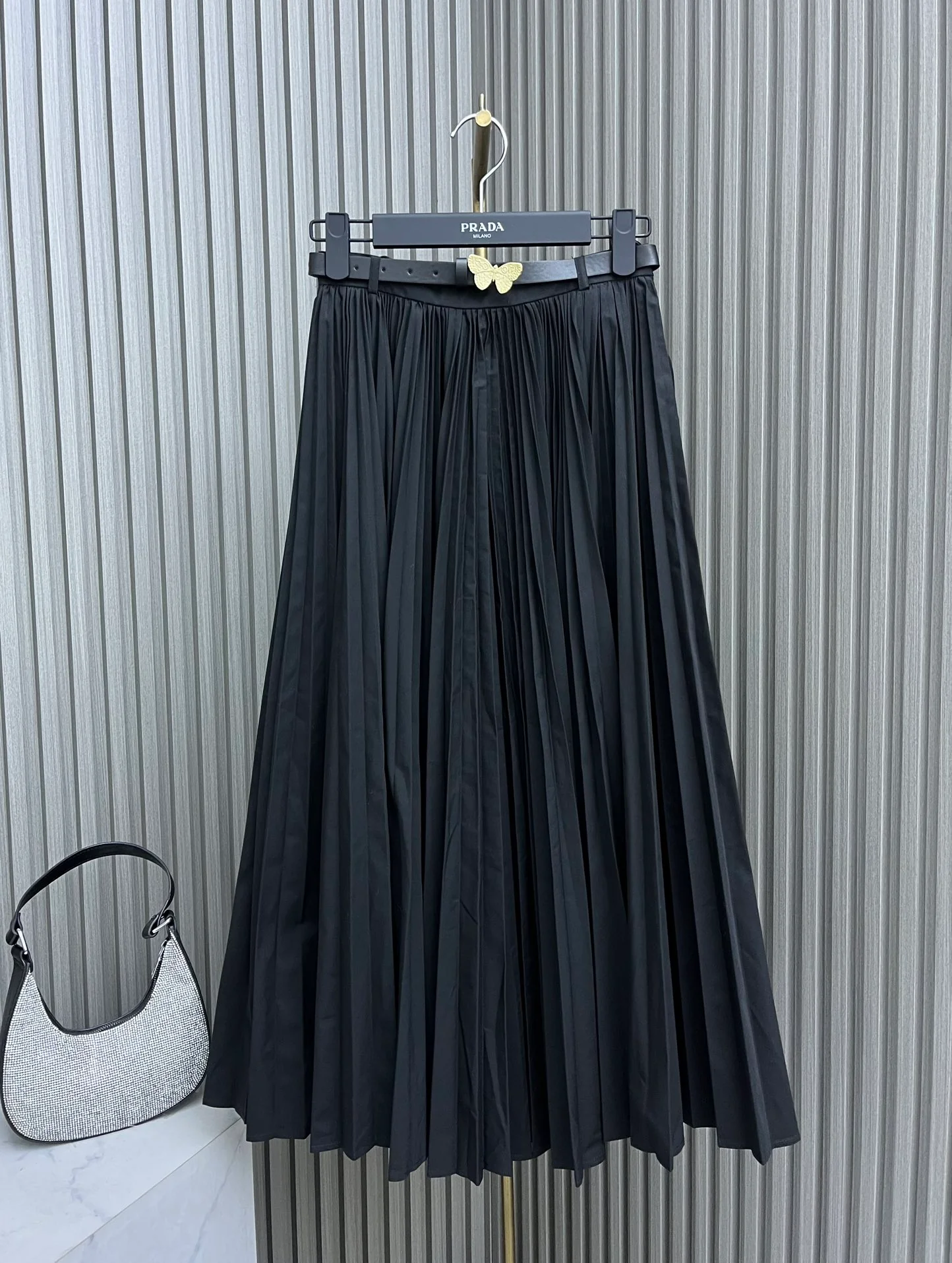 Dior - Новинка 2403-24 - Макси-платье с поясом и плиссировкой - Черное