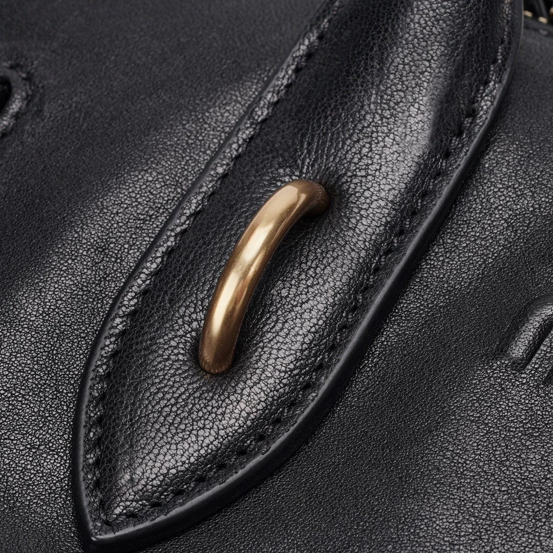 Сумка Miu Miu Aventure из кожи наппа - Черная - Маленькая