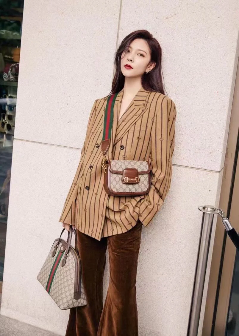 Сумка-седло Gucci 1955 с пряжкой в ??виде подковы - маленькая, 20-5 см