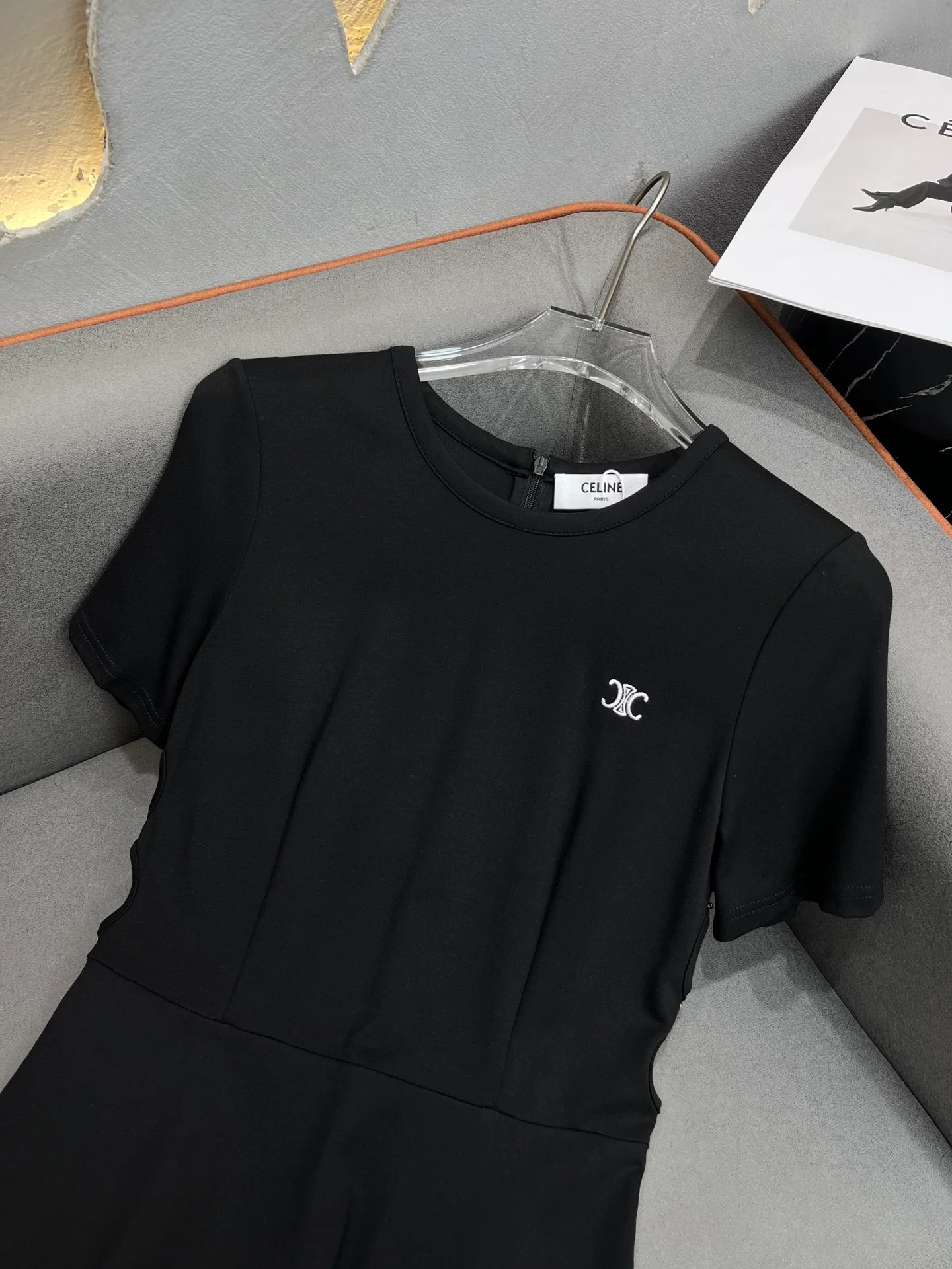 Платье Celine 2404-24ss весна/лето с рваным дизайном, омолаживающее и стройнящее, черное.