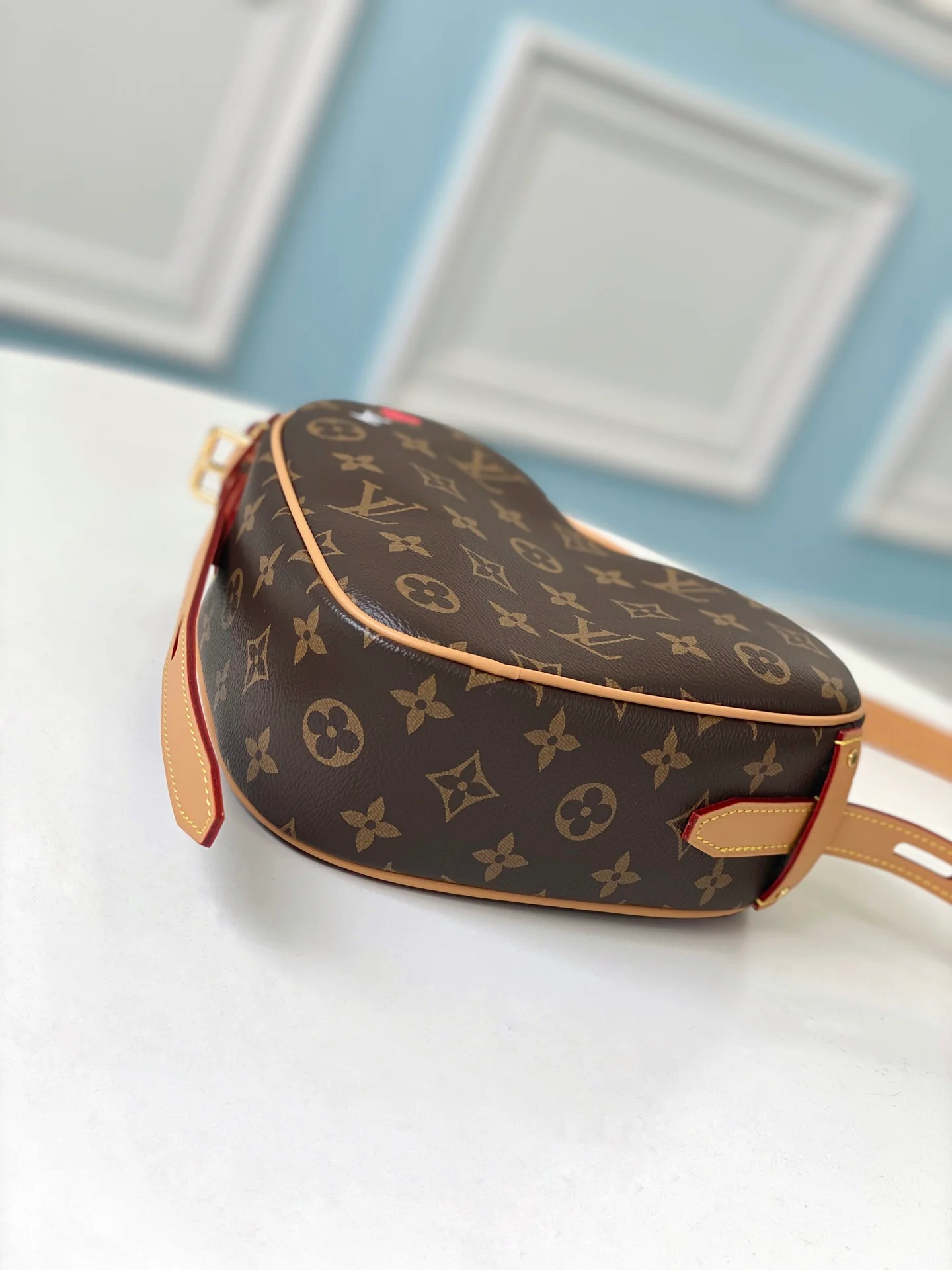lv-m57456-cur-handbag material