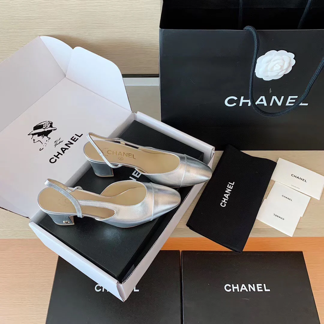 Классические сандалии Chanel на массивном каблуке - серебристые