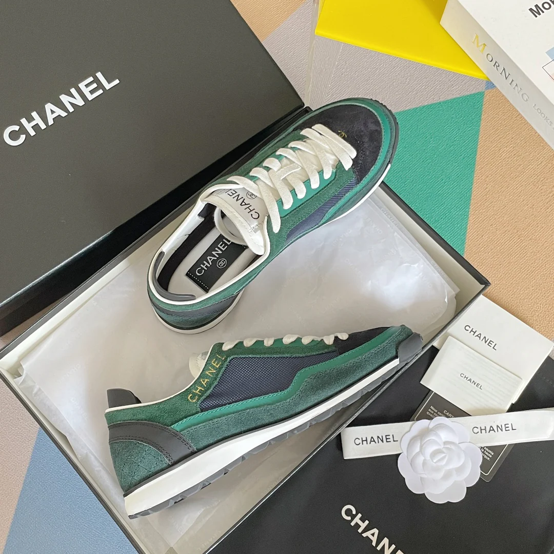 Новинка 2023 года от Chanel - Повседневные кроссовки с цветовыми блоками - Зеленые