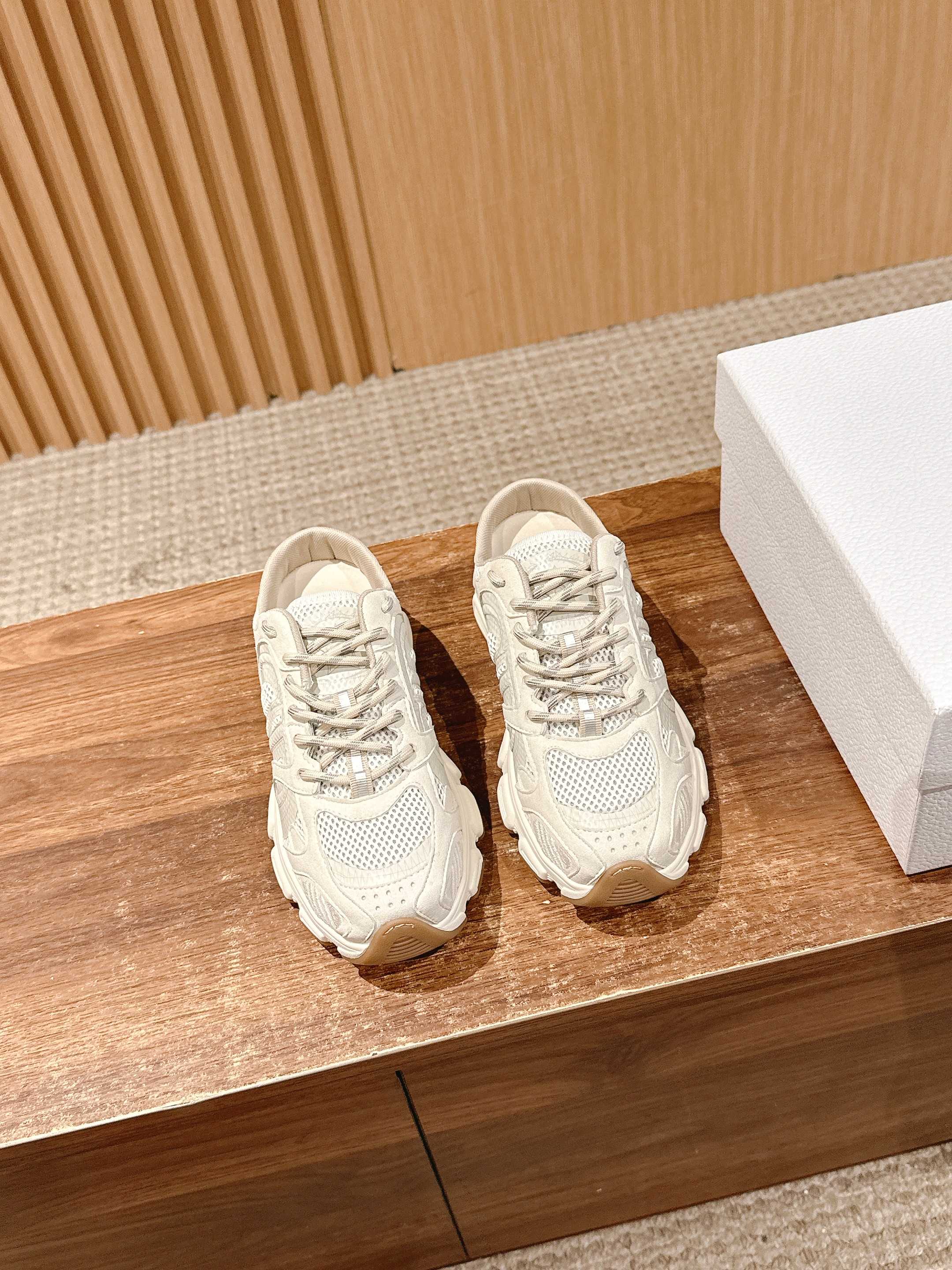 Новые повседневные массивные туфли-слипоны Dior Chrono - бежевые