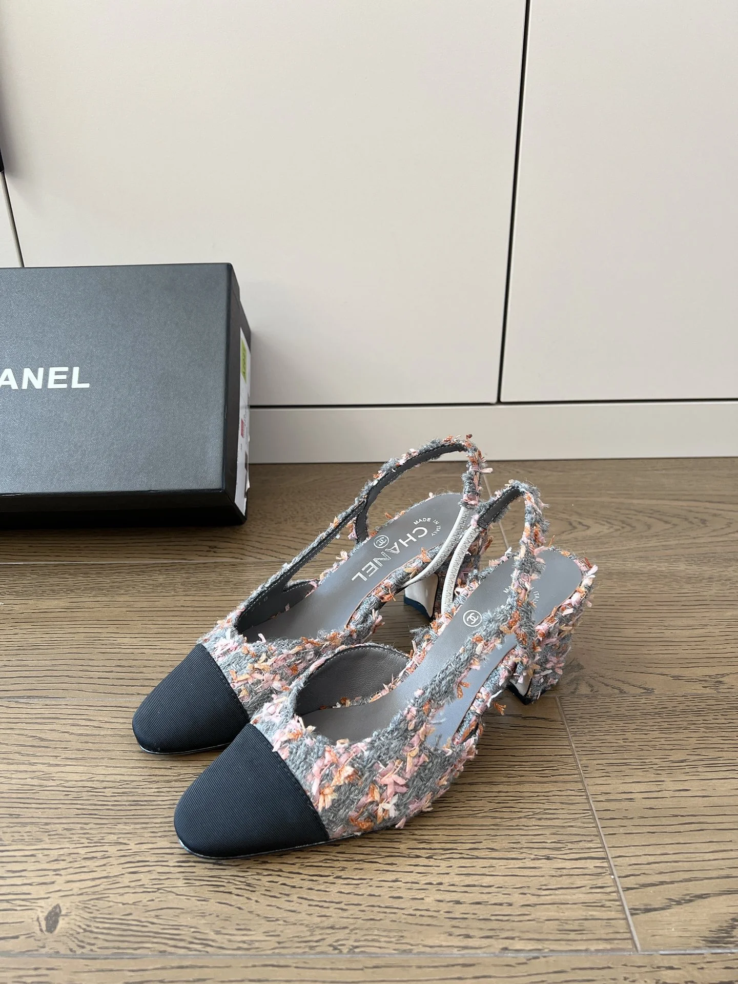 Новинка весны 2023 от Chanel - Классические балетки на среднем каблуке из твида