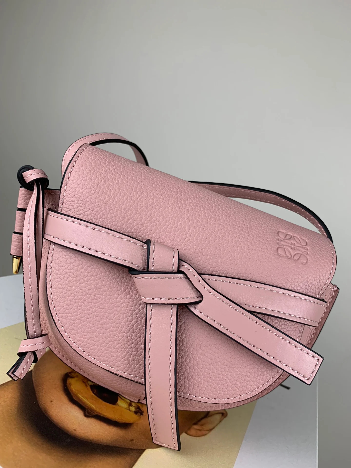 Loewe-gate-mini-21x12-5x9-5-cm-1