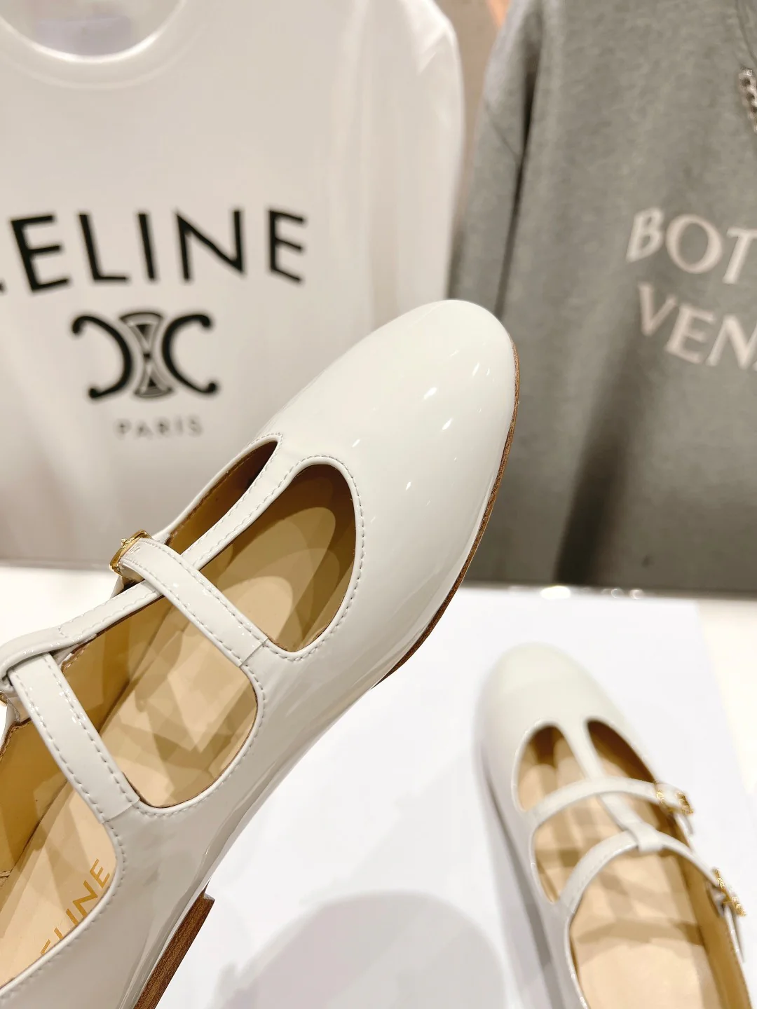 Новинка сезона весна/лето 2023 от Celine - Балетки Мэри Джейн - Белые