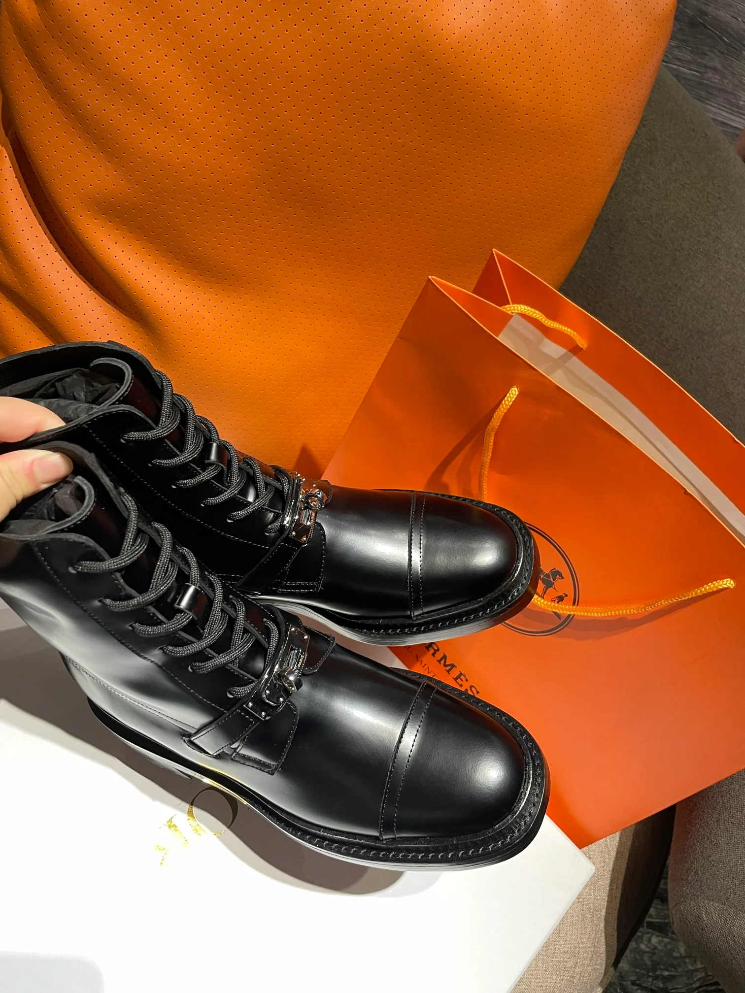 Новинка сезона осень/зима 2022 от Hermes - ботинки Martin с пряжкой H.