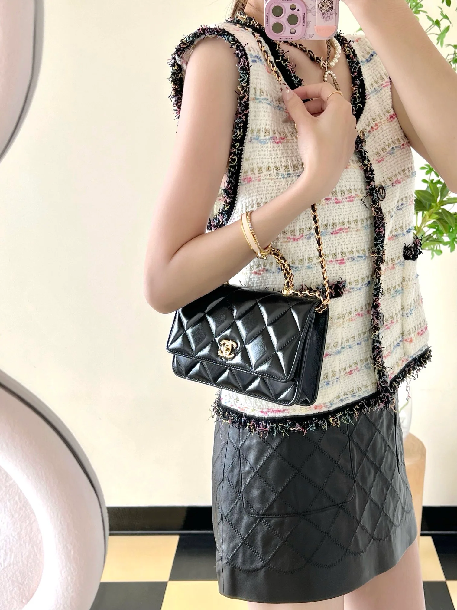 Сумка Chanel на цепочке с петлевой ручкой - WOC - Черная