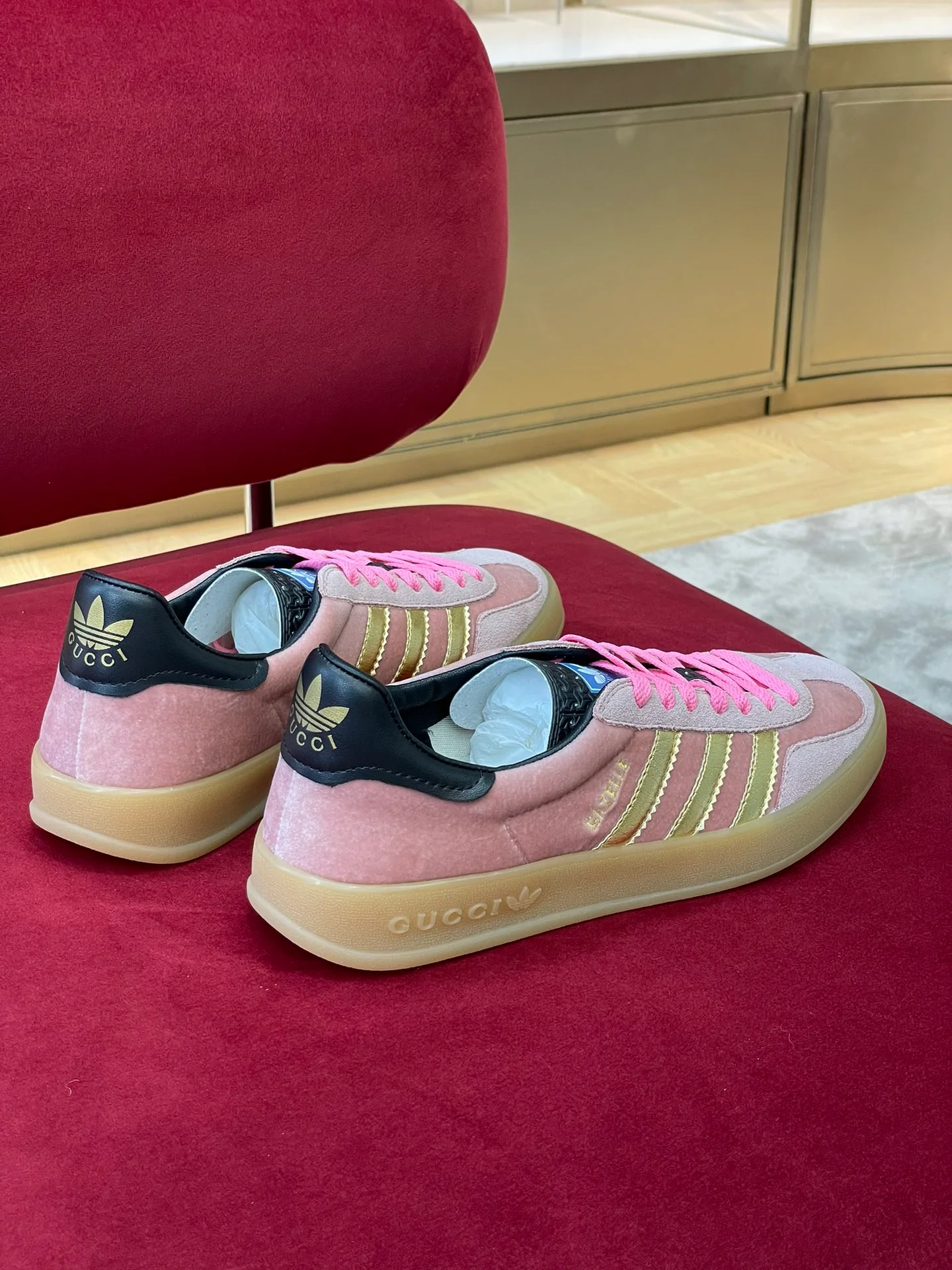 Новинки осенне-зимней коллекции Gucci 2022 - Коллаборация - Кроссовки - Унисекс - Розовый