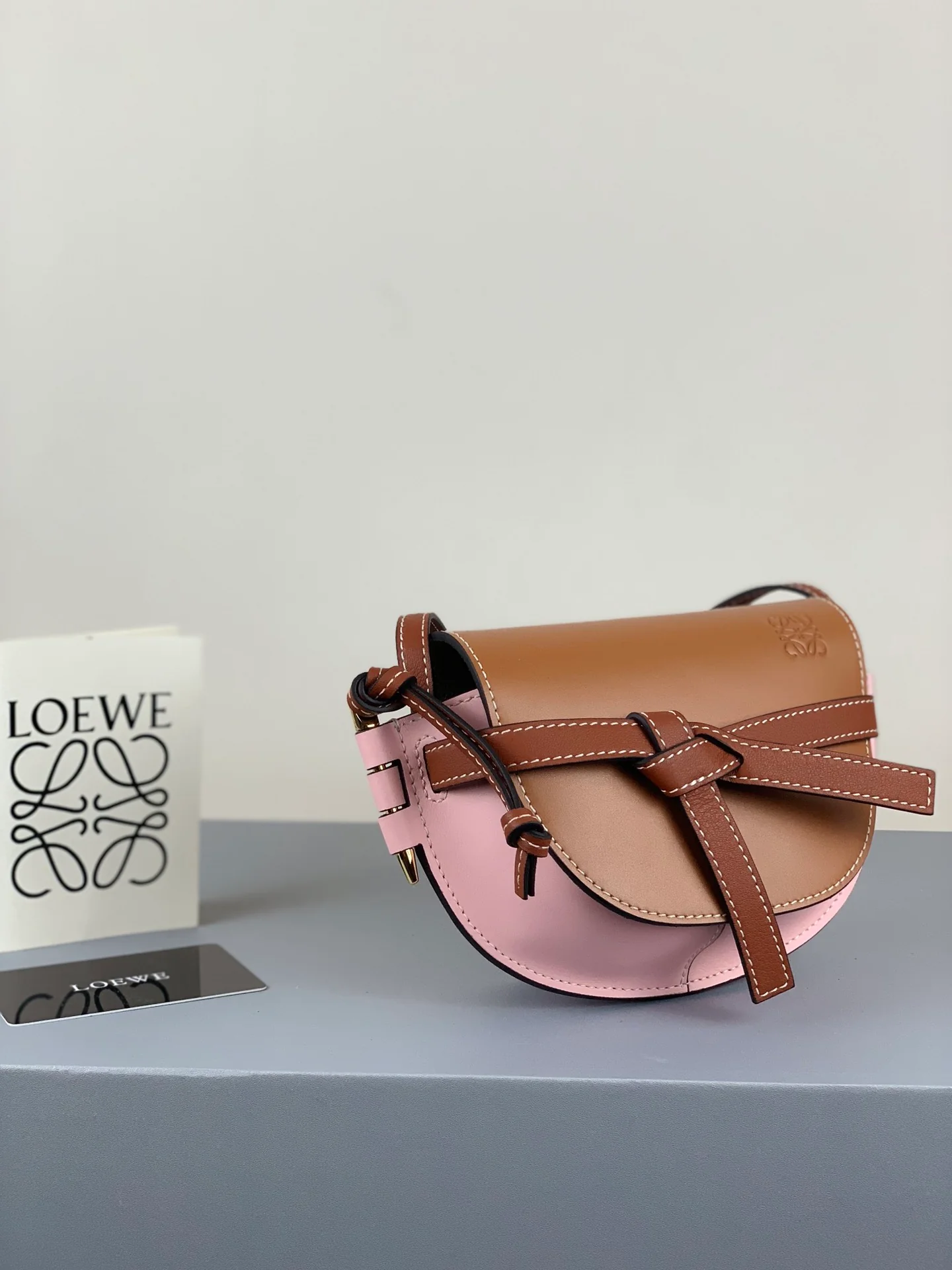 Loewe-gate-mini-21x12-5x9-5-cm-5