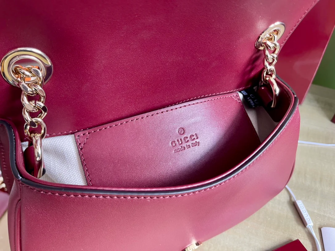 Ремешок на плечо Gucci 2025 из кожи с золотой цепочкой - красный