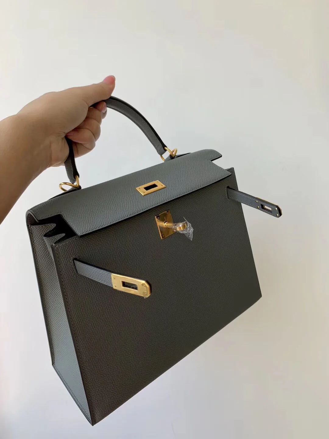 Hermes Kelly 25 Epsom 63 Миндально-зеленый с золотой пряжкой