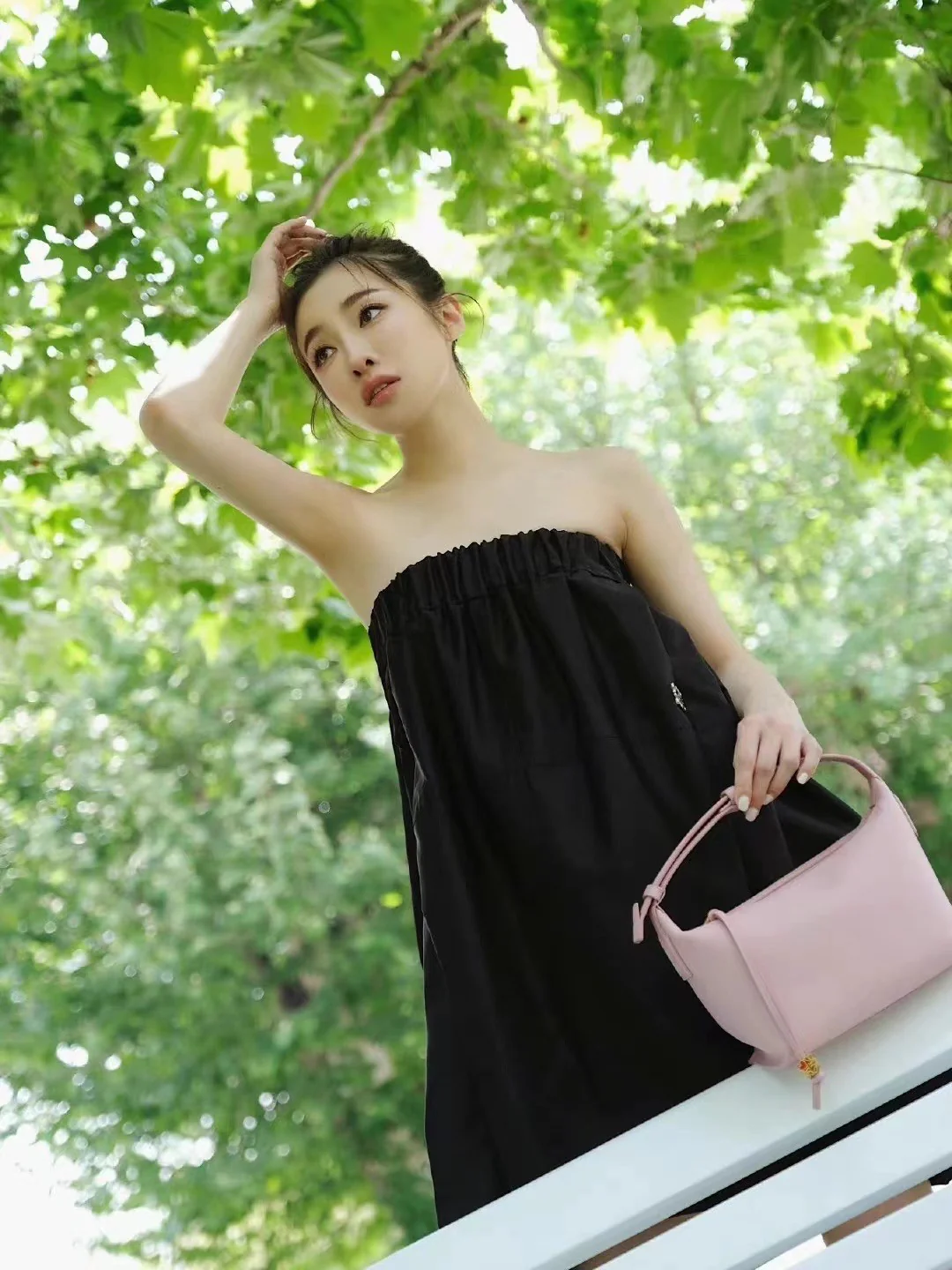 Сумка для обеда Loewe Cubi, светло-розовая, Panerai, из телячьей кожи - 20-5-17-12-5 см - Фотографии в одежде.