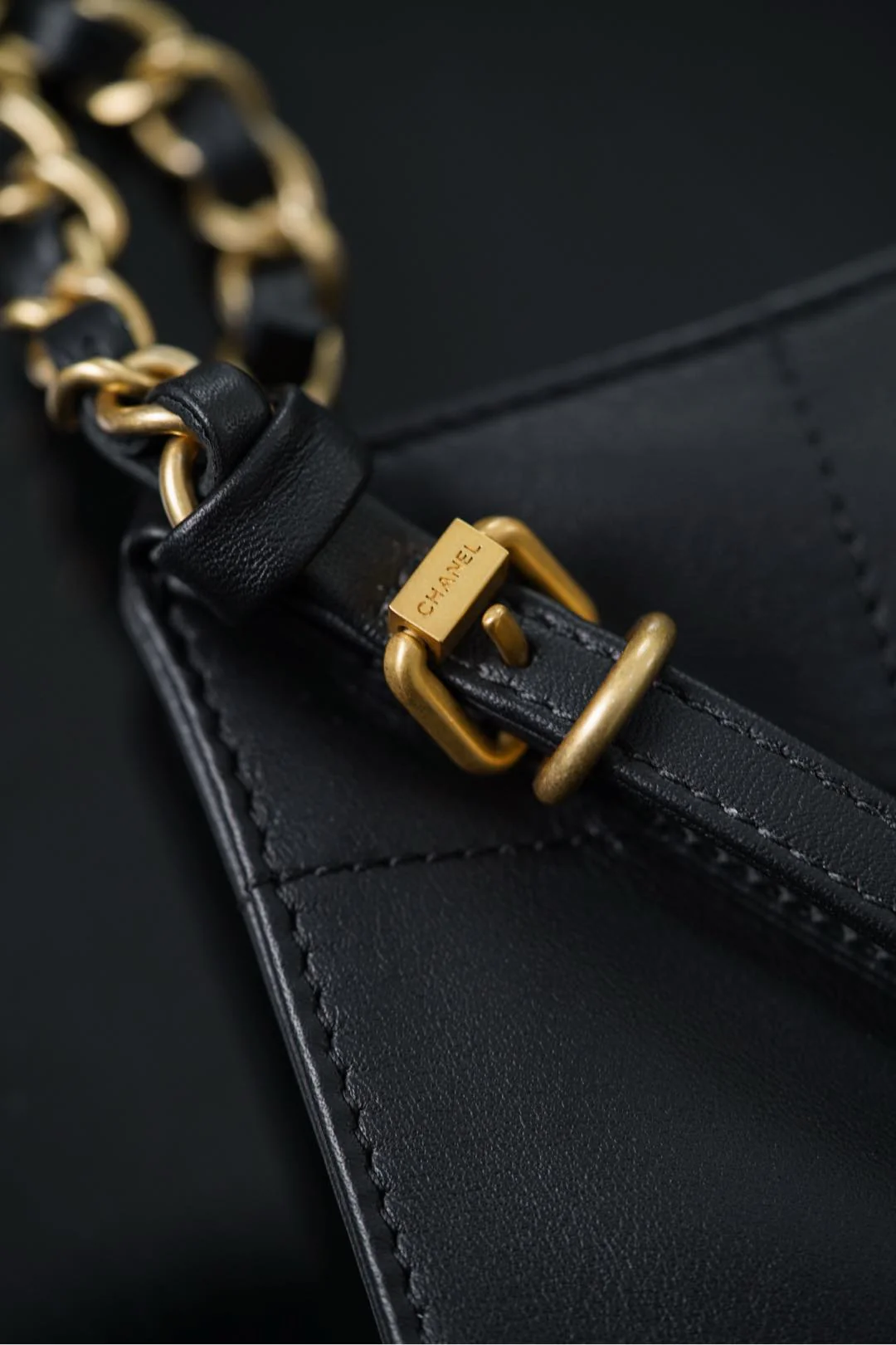 Маленькая сумка Chanel 25stote - черная