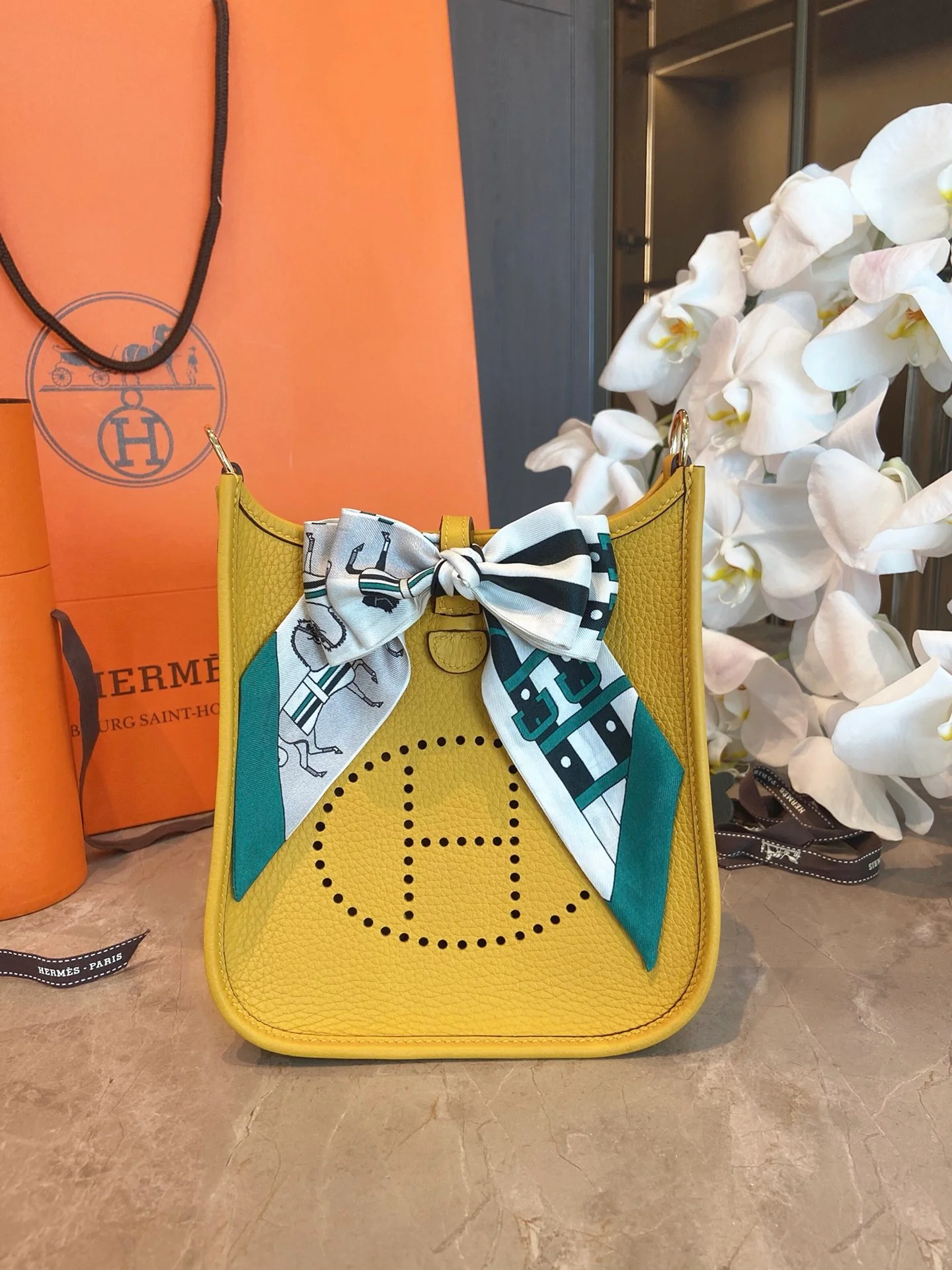 Hermes Evelyne 16 Лимонно-желтый
