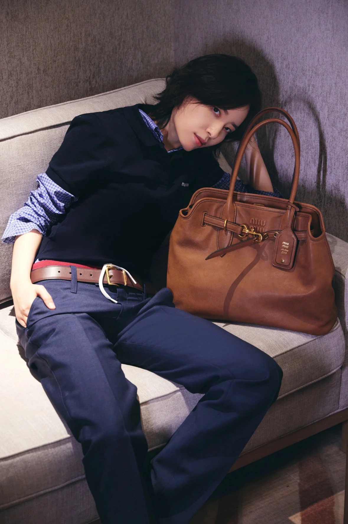 Сумка Miu Miu Aventure из кожи наппа, цвет дубово-коричневый, средний размер, подходит для ношения на теле.