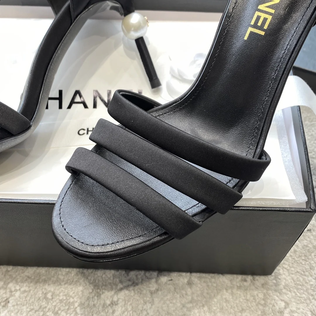 Новинка сезона весна/лето 2023 от Chanel - Босоножки на высоком каблуке Pearl Heel - 8-5 см - Черные