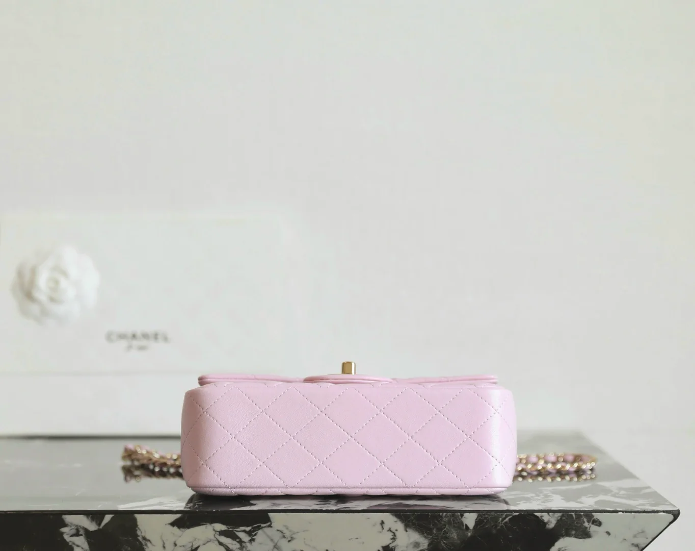 Chanel - Большая сумка - Светло-розовая - Светло-золотистая пряжка