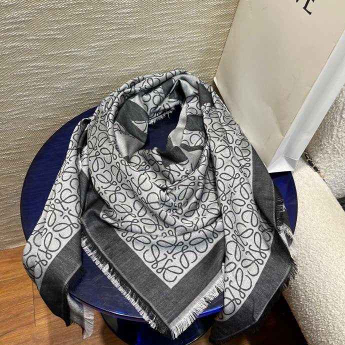 Кашемировый платок Lolwei с логотипом, 140 см, черный.