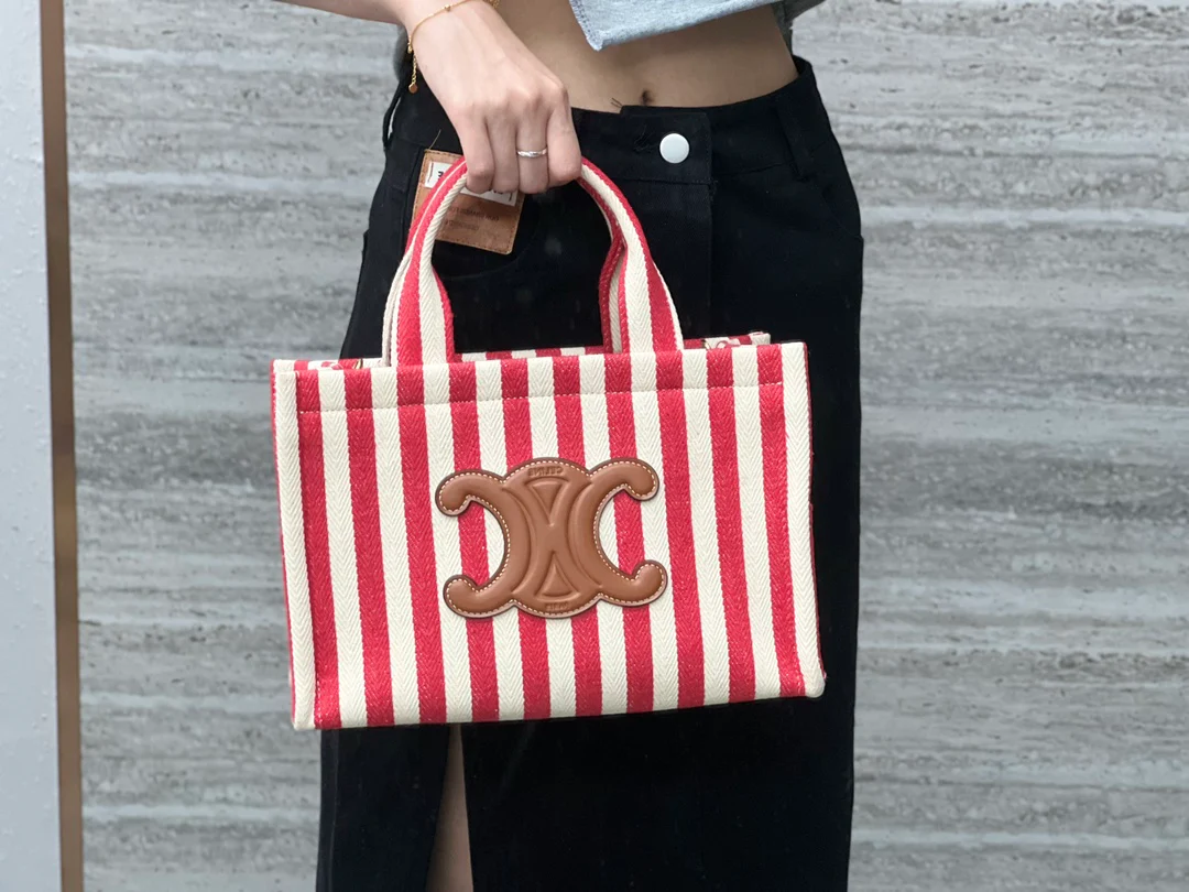 Сумка-шоппер Celine Cabas Thais в полоску из холста — маленькая, красно-белая.