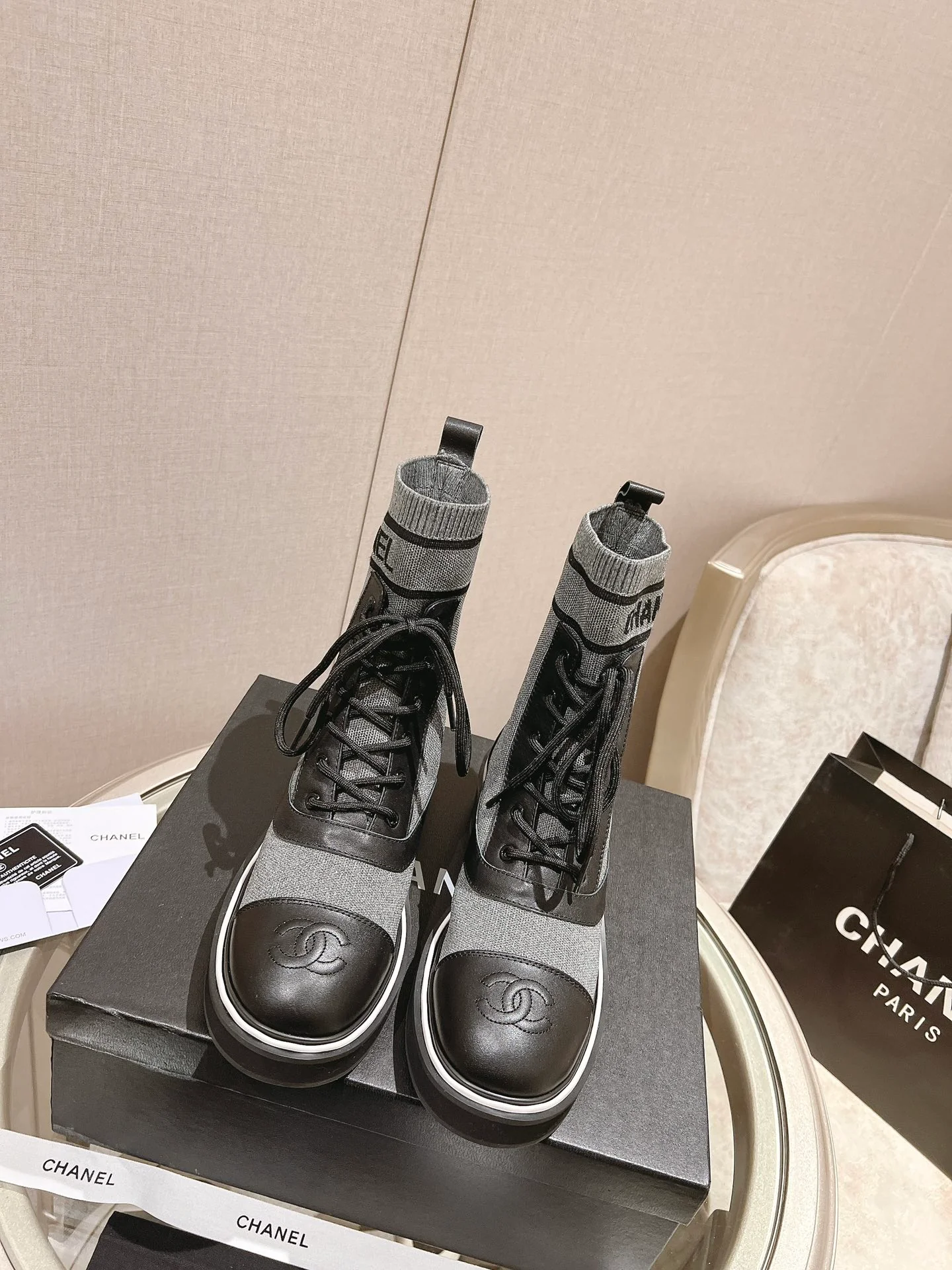 Унисекс лоферы Chanel Paris в стиле подиума, серые.