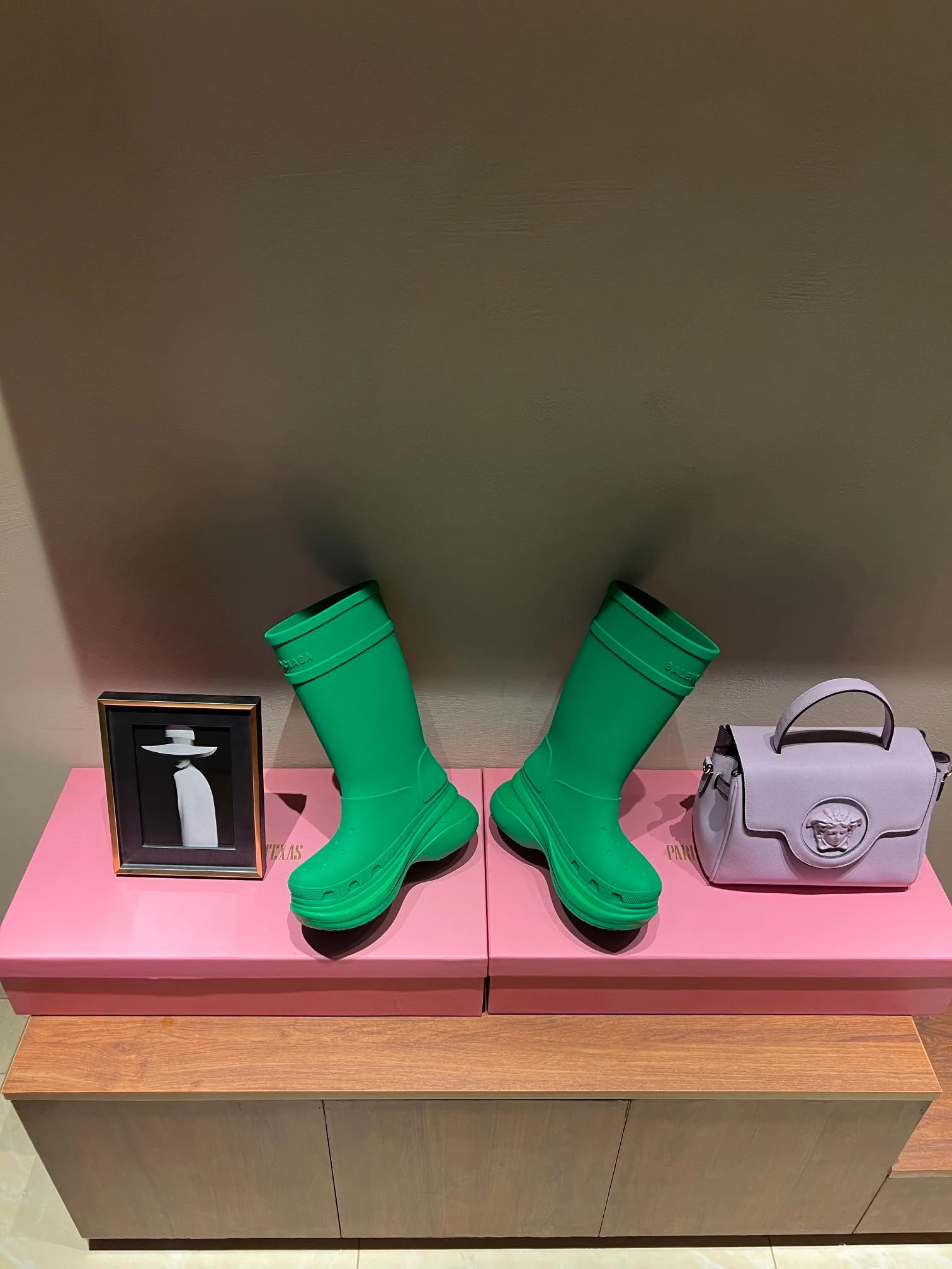 Резиновые сапоги Balenciaga на нескользящей платформе из коллекции осень/зима 2022 x Crocs - озерно-зеленый.