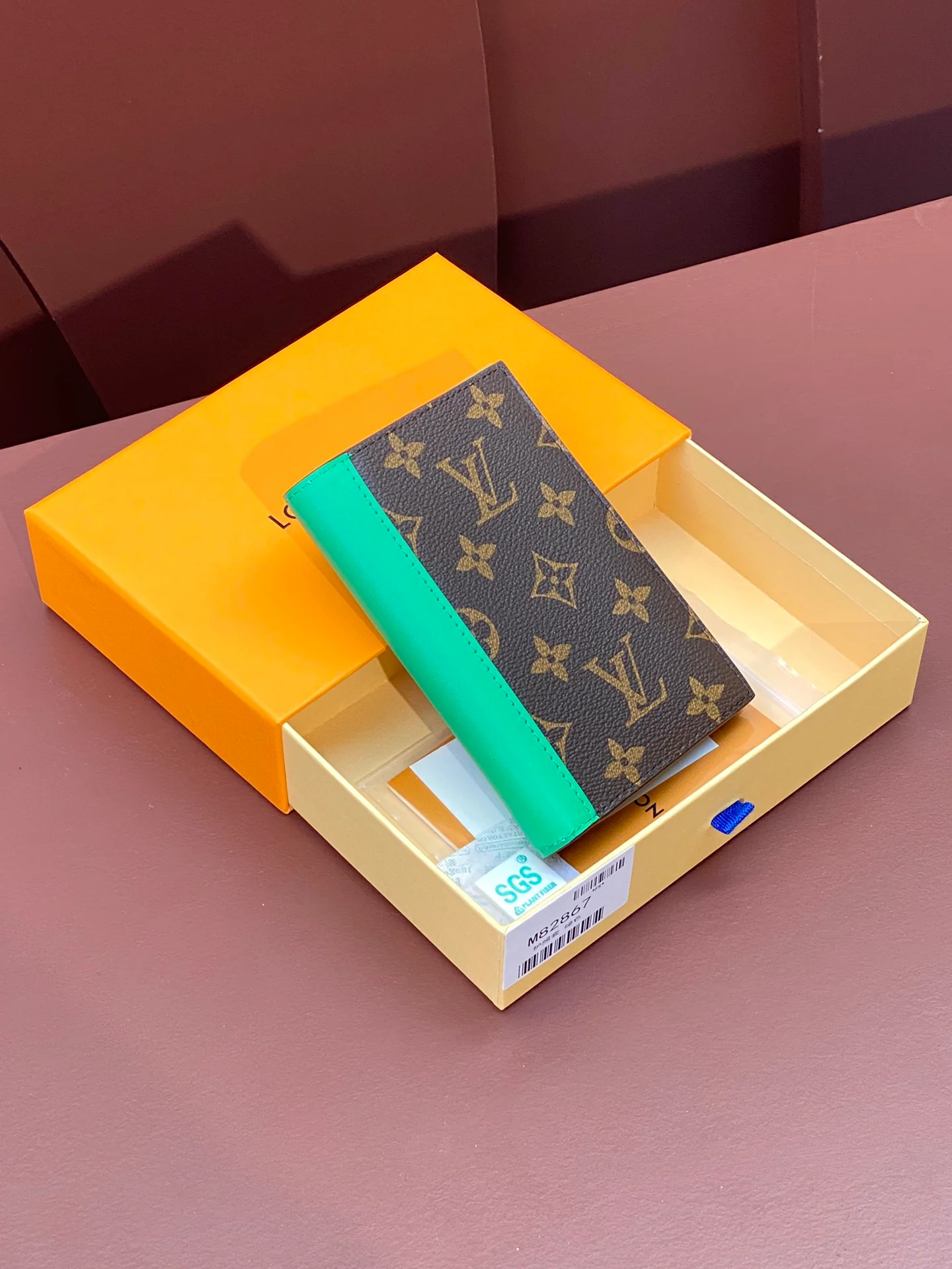 Обложка для паспорта LV-m82867-зеленая