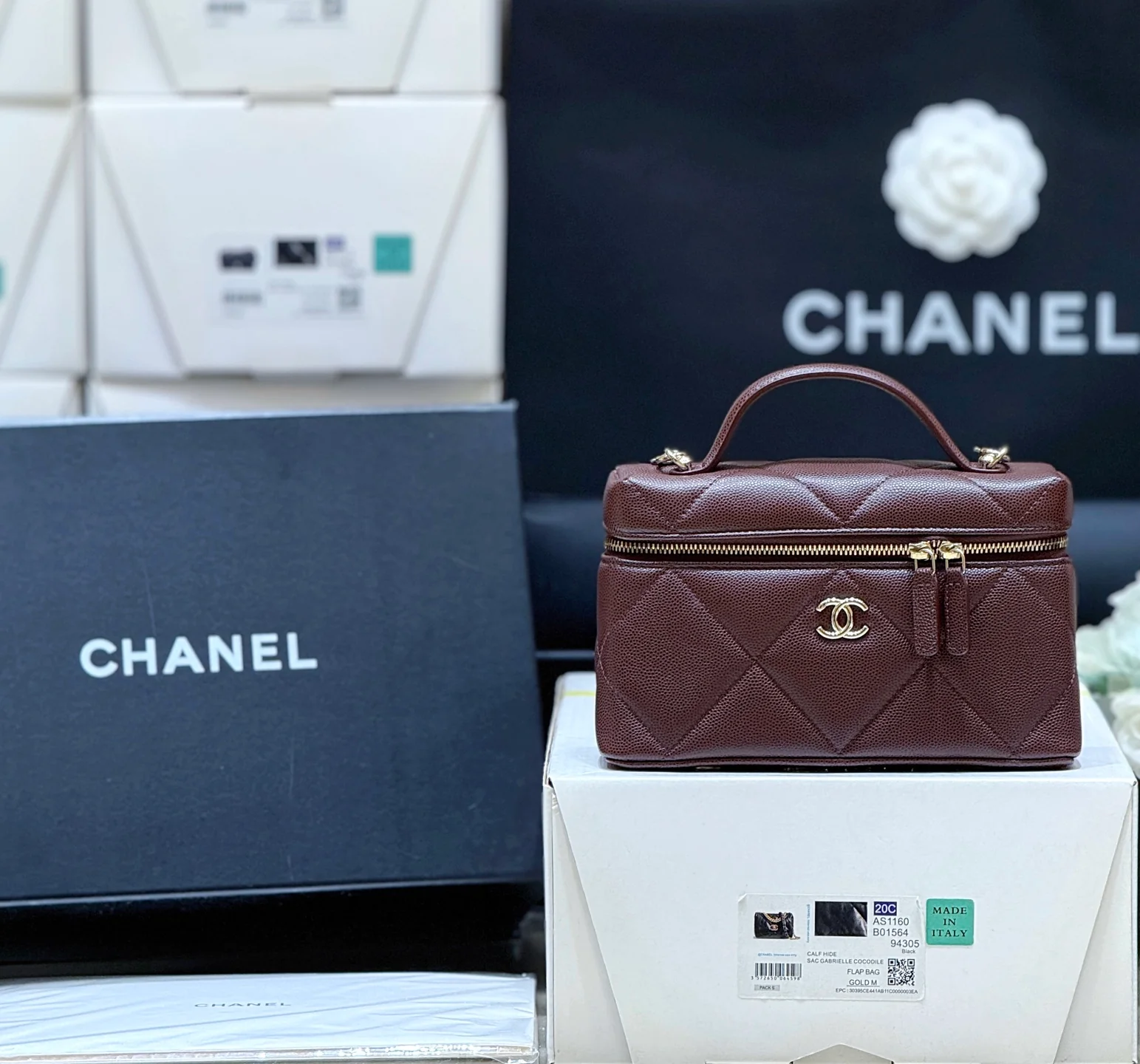 Новая коллекция Chanel 25k осень/зима - Большая стеганая сумка для ланча LP с ромбовидным узором - Телячья кожа цвета личи - Красновато-коричневый