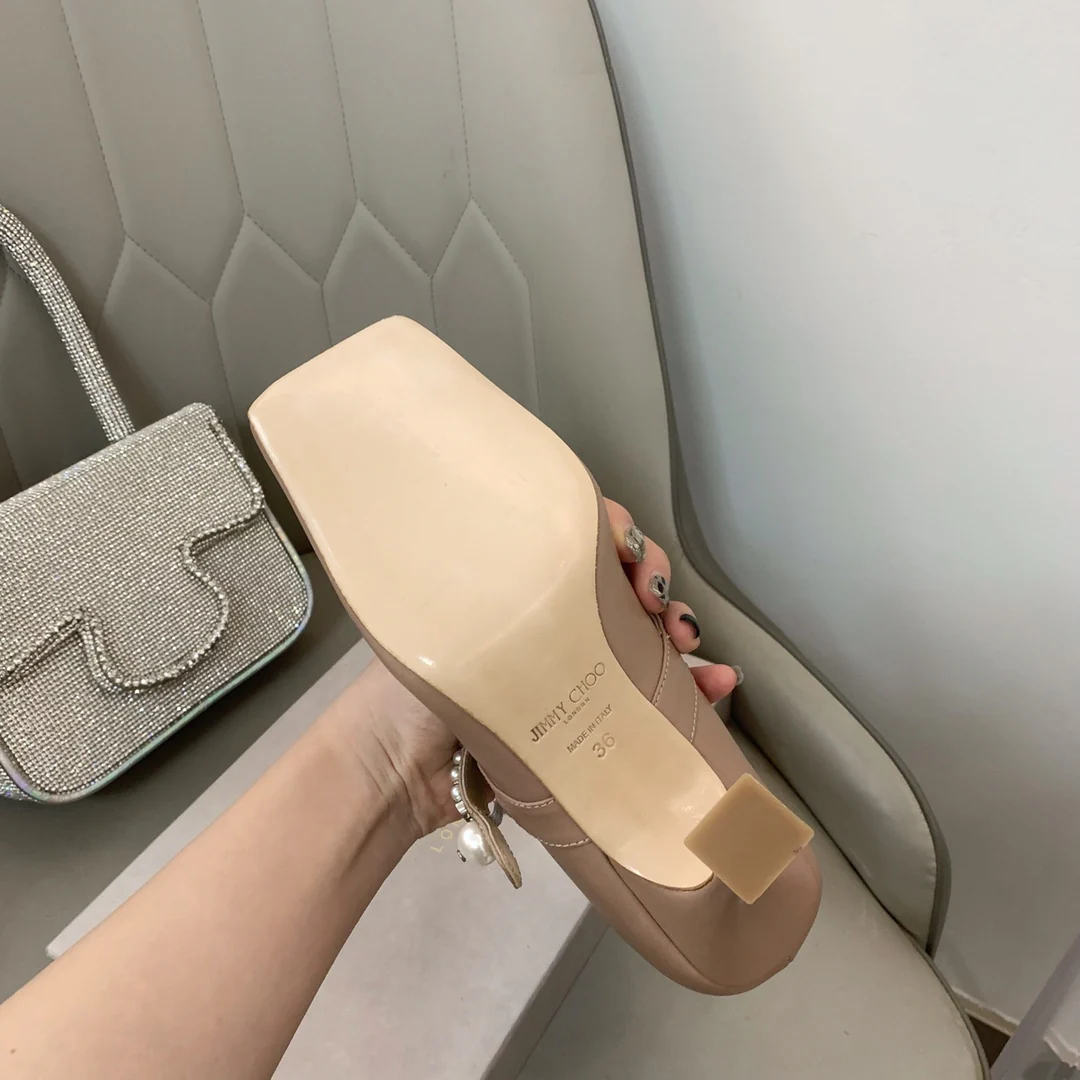 Туфли на высоком каблуке Jimmy с квадратным носком и пряжкой из жемчужной цепочки.