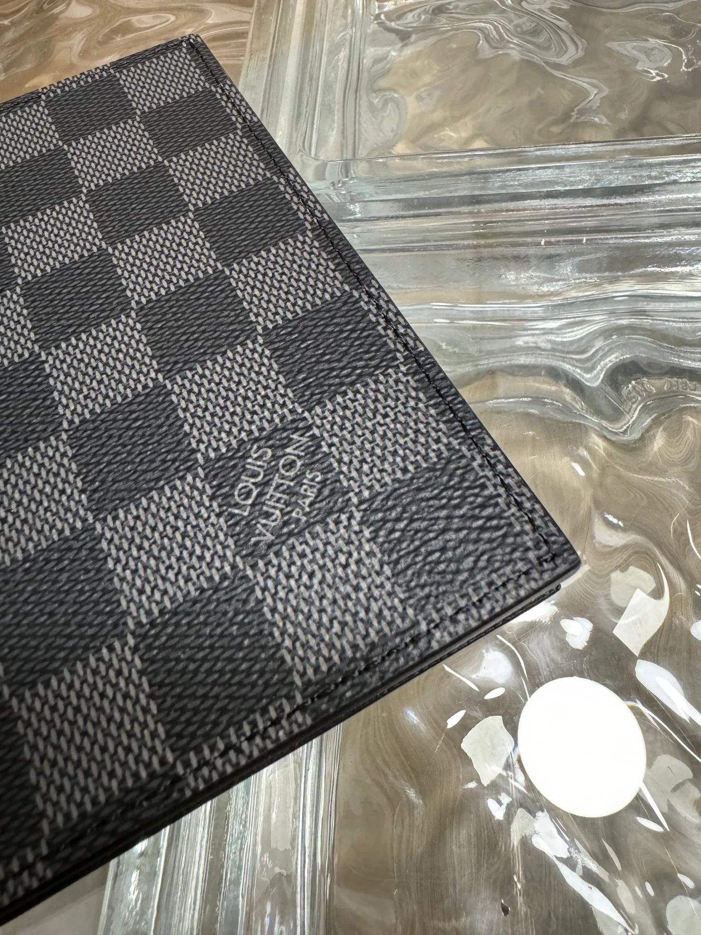 LV-n64411 - Держатель для паспорта - Черный в клетку