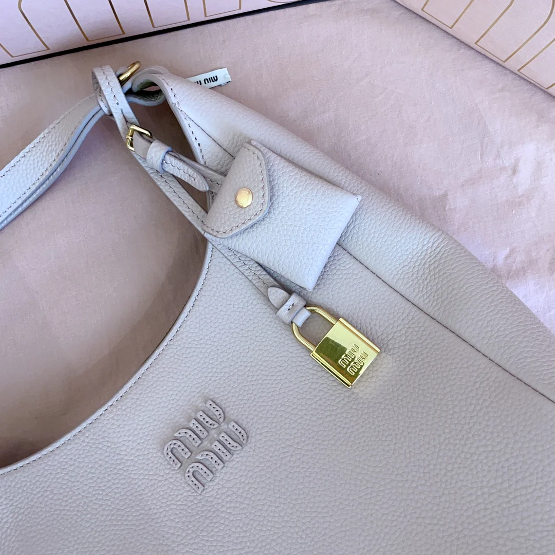 Кожаная сумка-тоут Miu Miu-5be098, розовая.