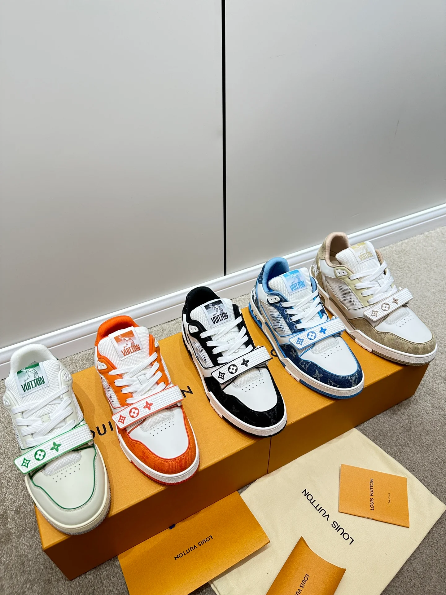 Кроссовки LV Trainer - белые и зеленые