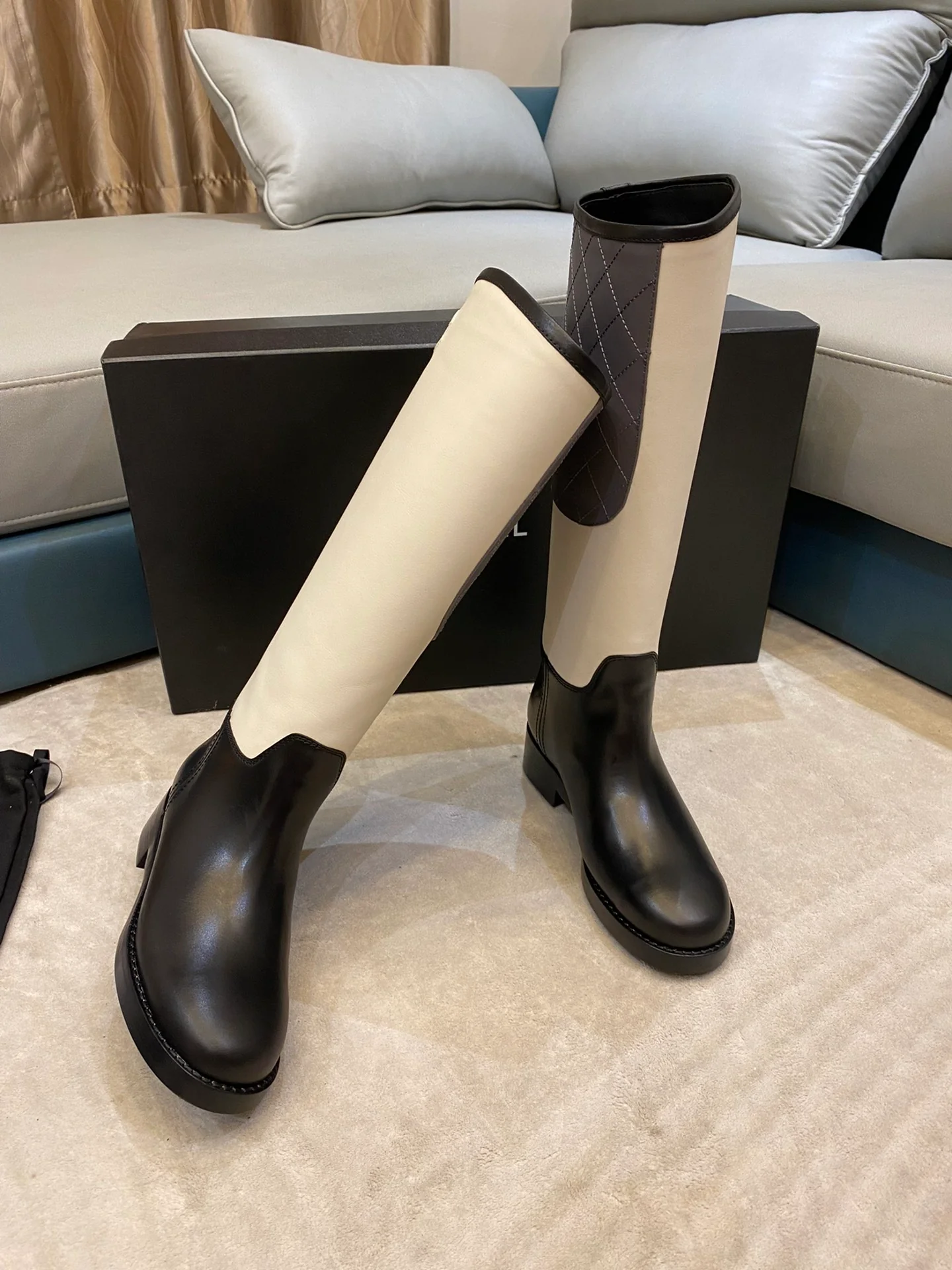 Новинка 2022 года от Chanel - Кожаные сапоги - 2