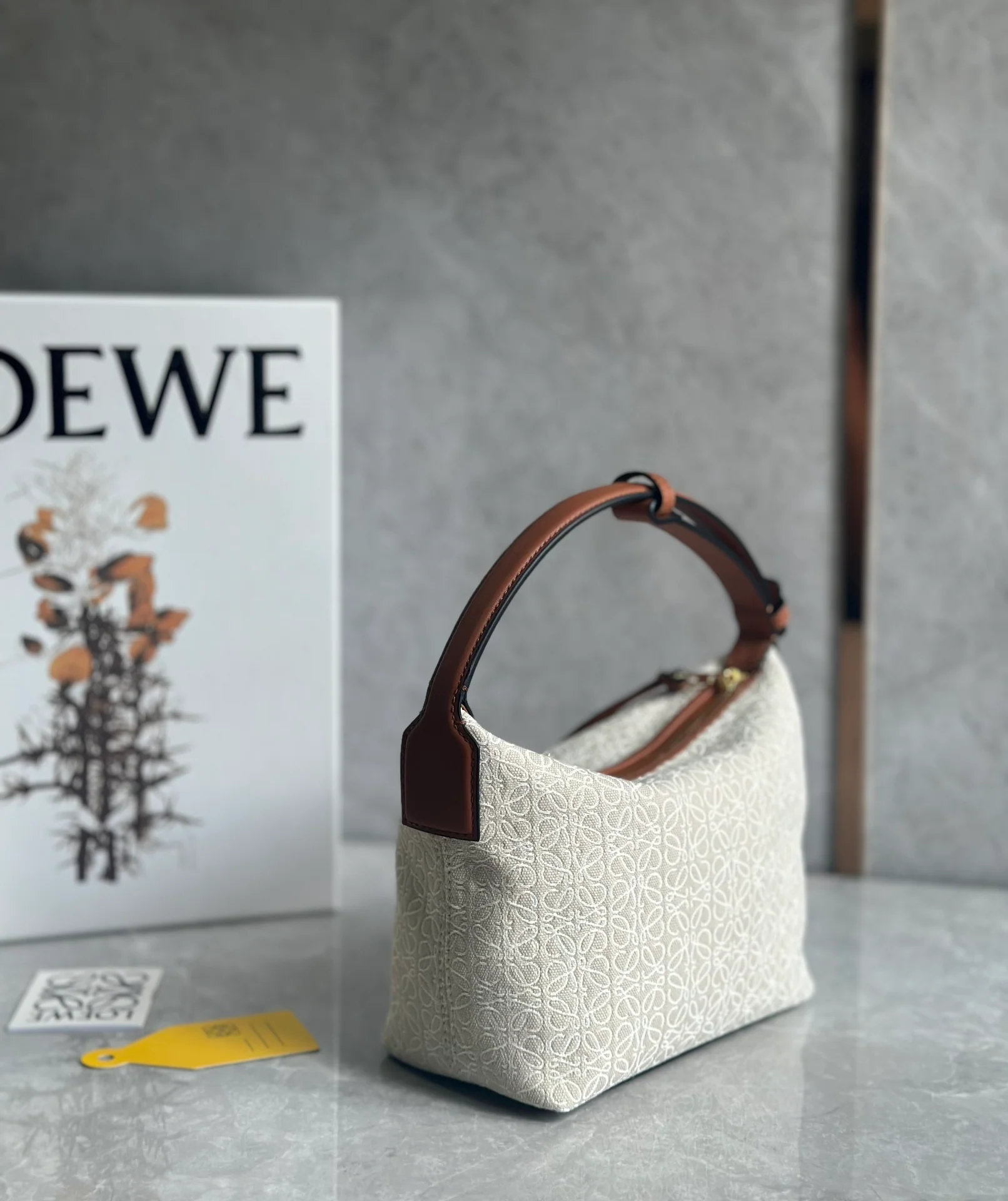 Сумка Loewe Cubi - жаккардовая телячья кожа - маленькая - белая