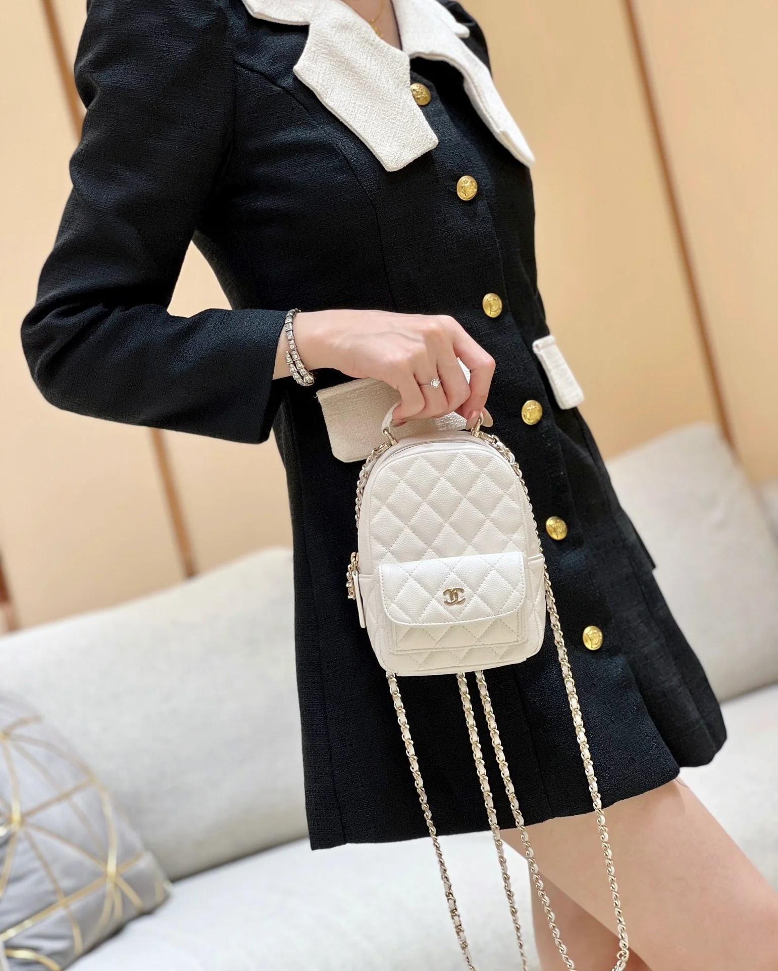 Новый оригинальный мини-рюкзак Chanel 24c - белый