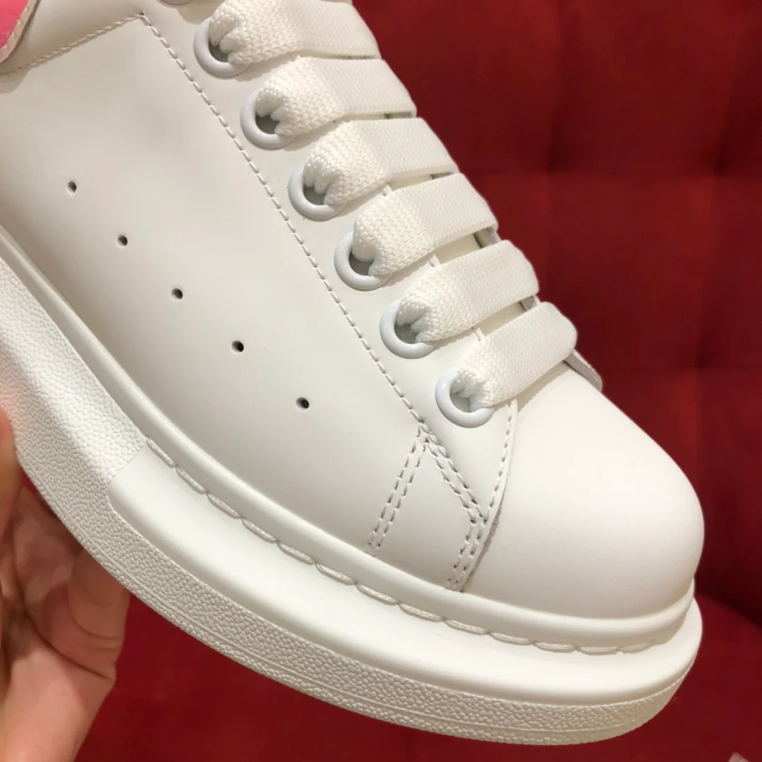 Классические белые кроссовки McQueen - светоотражающая пудра