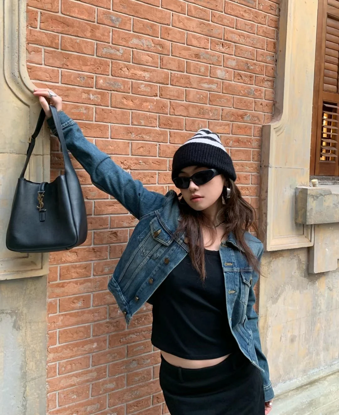 Сумка-хобо YSL Le 5 A 7 Soft, черная - Body Image