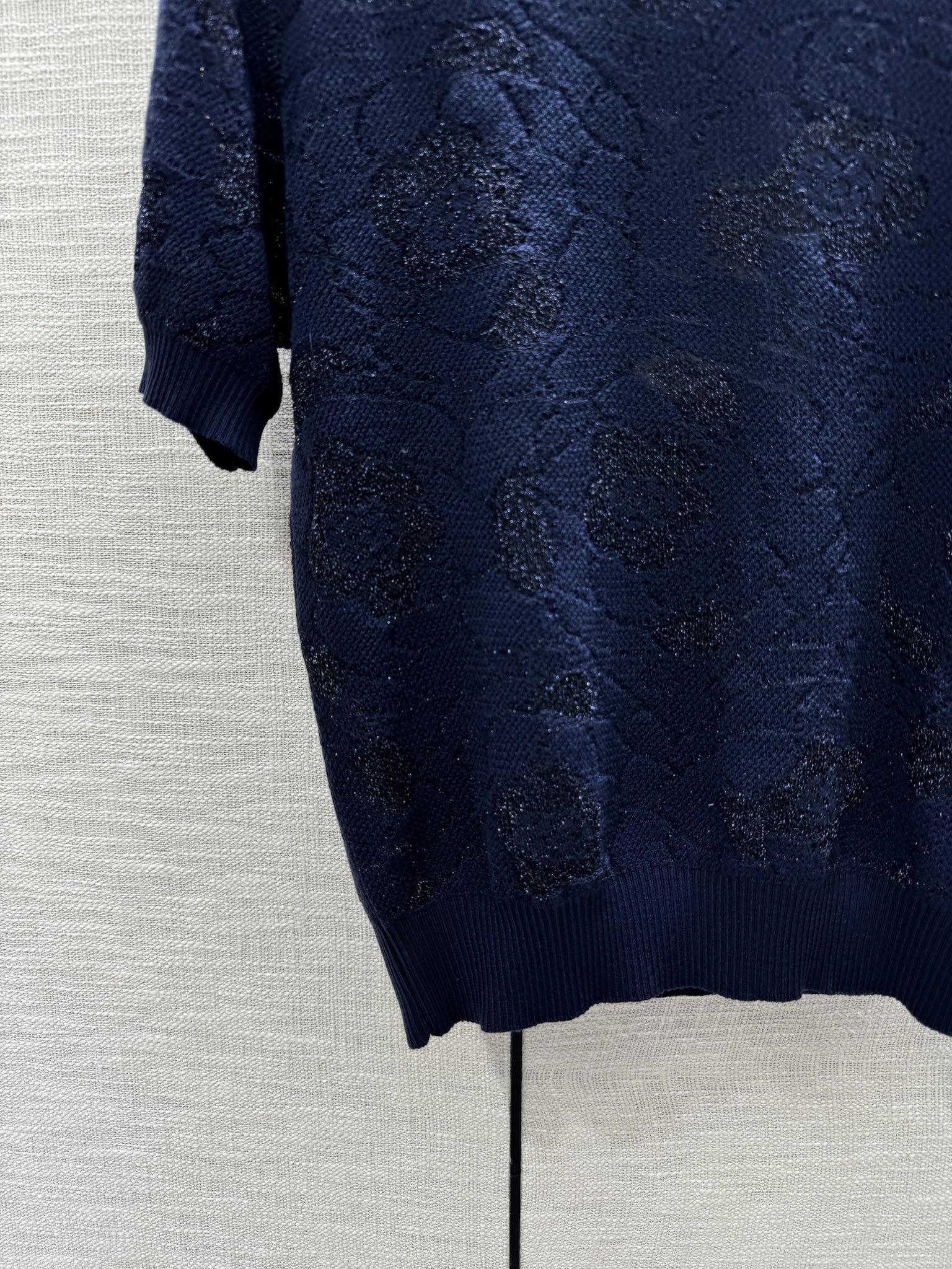 Платье Chanel 2403 Camellia Knit с коротким рукавом, синее.