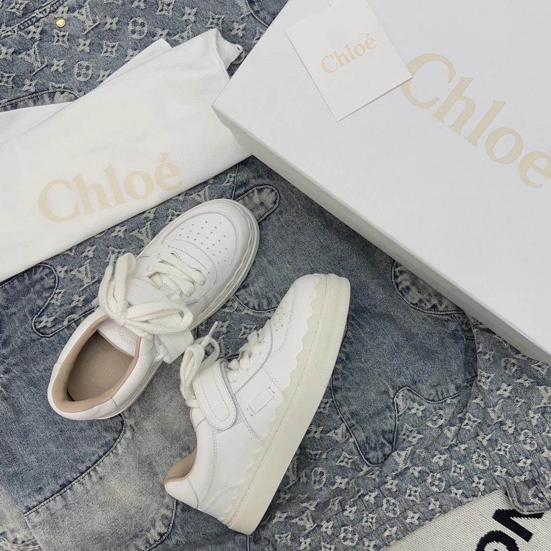 Спортивные кроссовки Chloe-Lauren серии Velcro - белые.